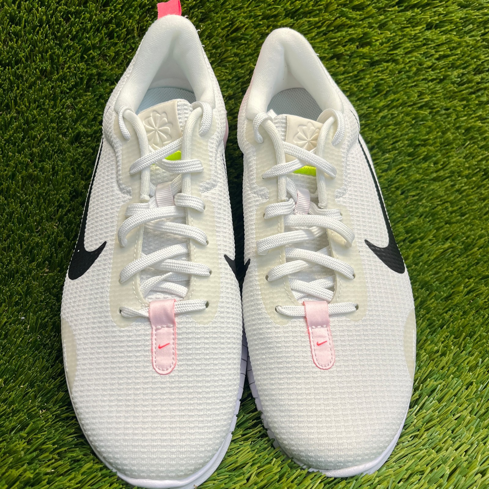 Nike Flex Experience Run 12 Womens Size 11 White Pink Running Shoes Sneakers