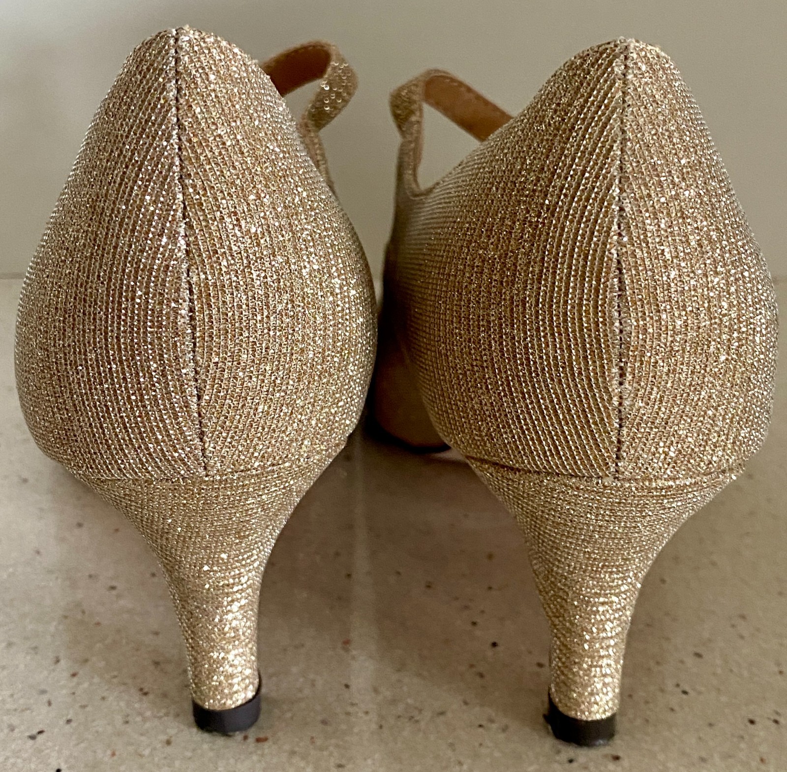 Chase & Chloe Guilty Heart Classic Mary Jane Heels Nude Glitter Size 8 M KONA-2