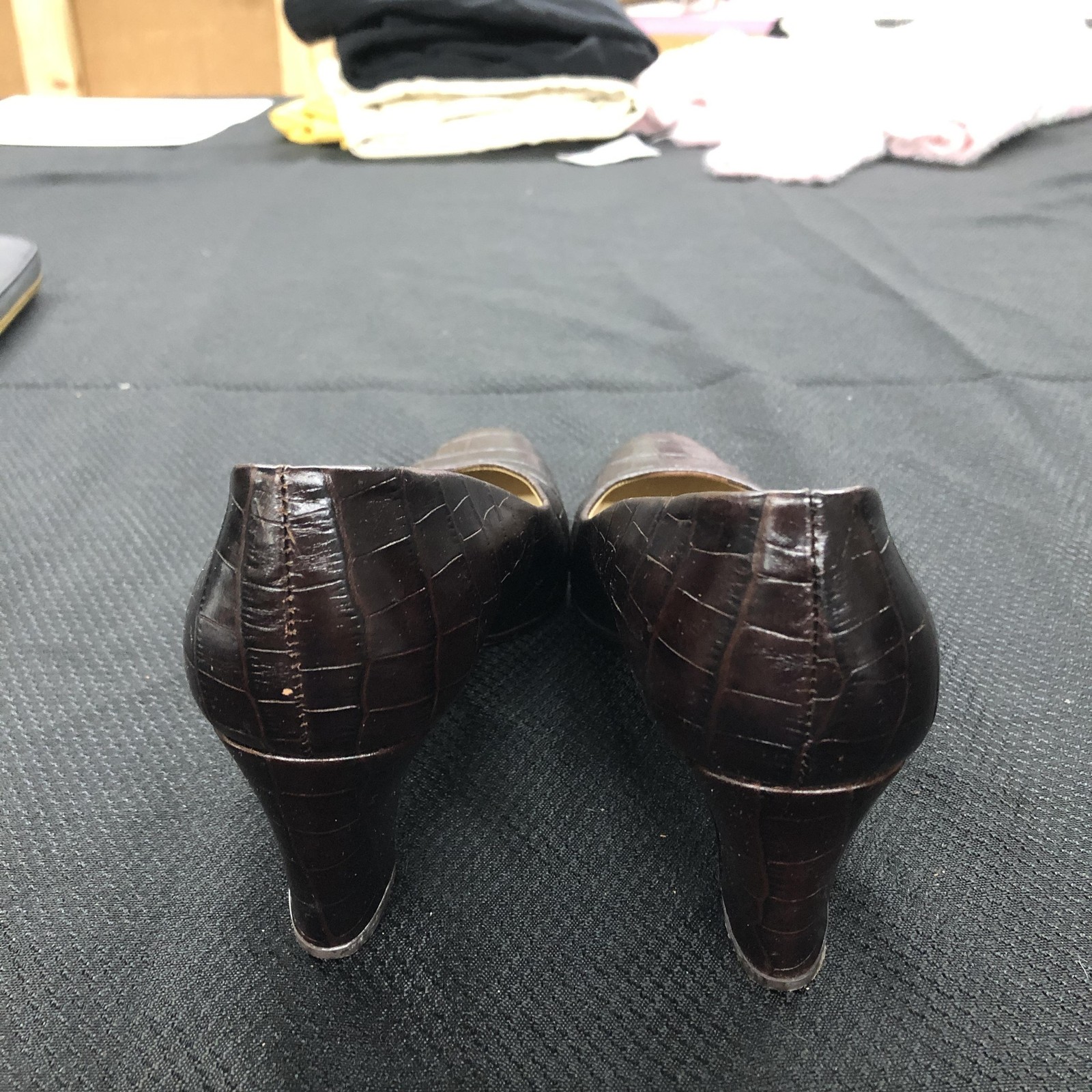 Etienne Aigner Taylor Shoes Womens Size 6.5 Brown Croc Embossed Leather Pumps