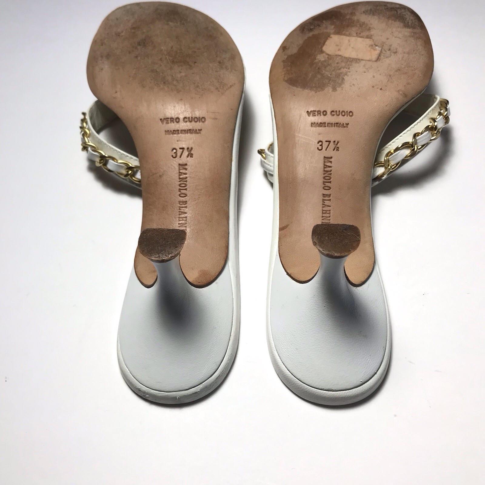 Manolo Blahnik Y2K Vintage Gold Chain White Leather Thong Kitten Heels 37.5