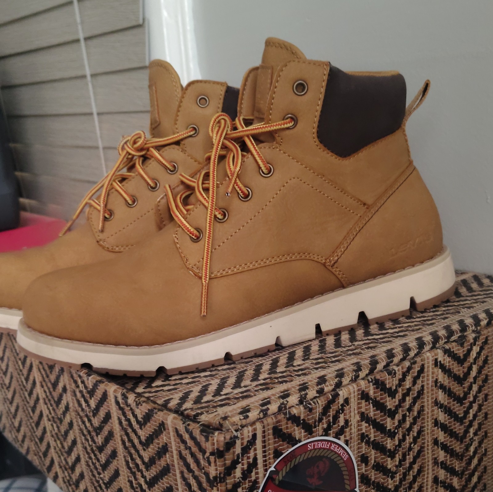 Levi Women’s Tan Faux Leather Lace-Up Ankle Bootie Round Toe Wide 9.5