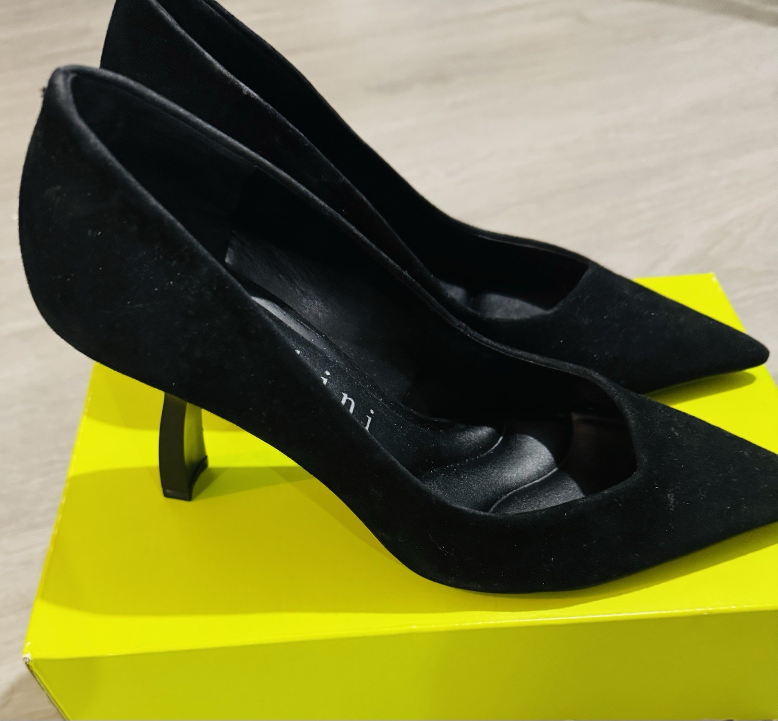Gianni Bini Darciee Suede Pointed Toe Visit Curved Heel Pumps Size 8