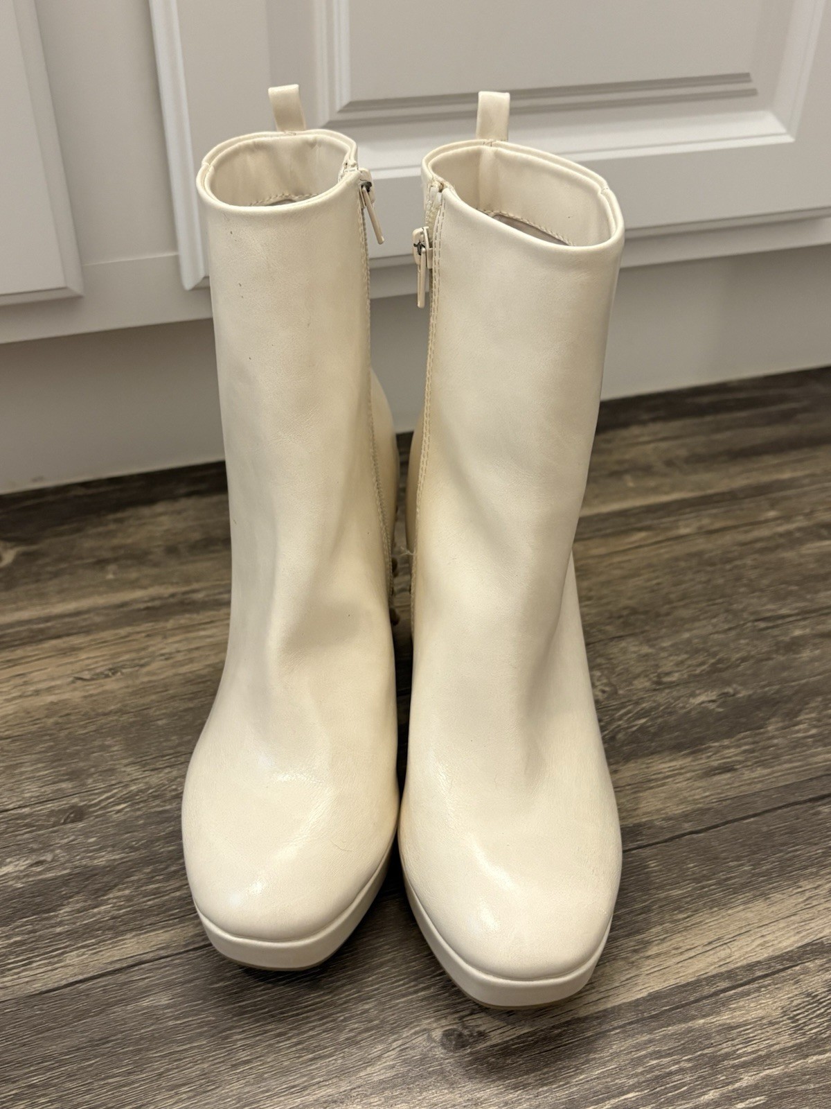 Women’s Report Cream White Studded Pearl Ankle Boots – Size 8.5 NEW