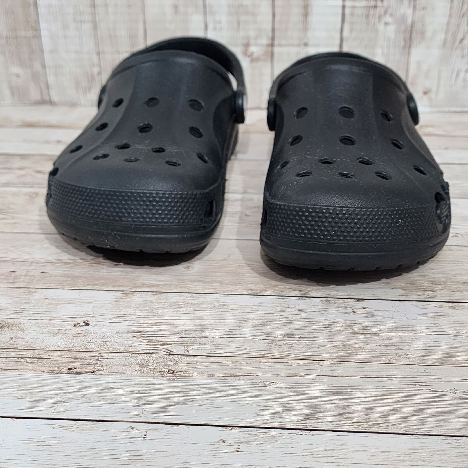 Crocs Unisex – Adult Baya Clog – Black – Size Women’s 7 – Men’s 5