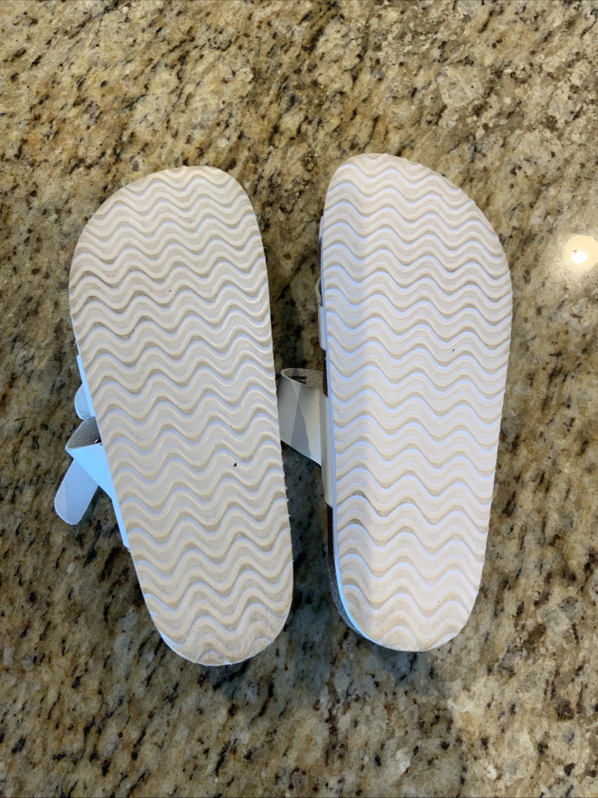 Time and Tru Flats Thong Sandals White Slip Ons WMTT40AM315 Women’s Size 6 ~ EUC