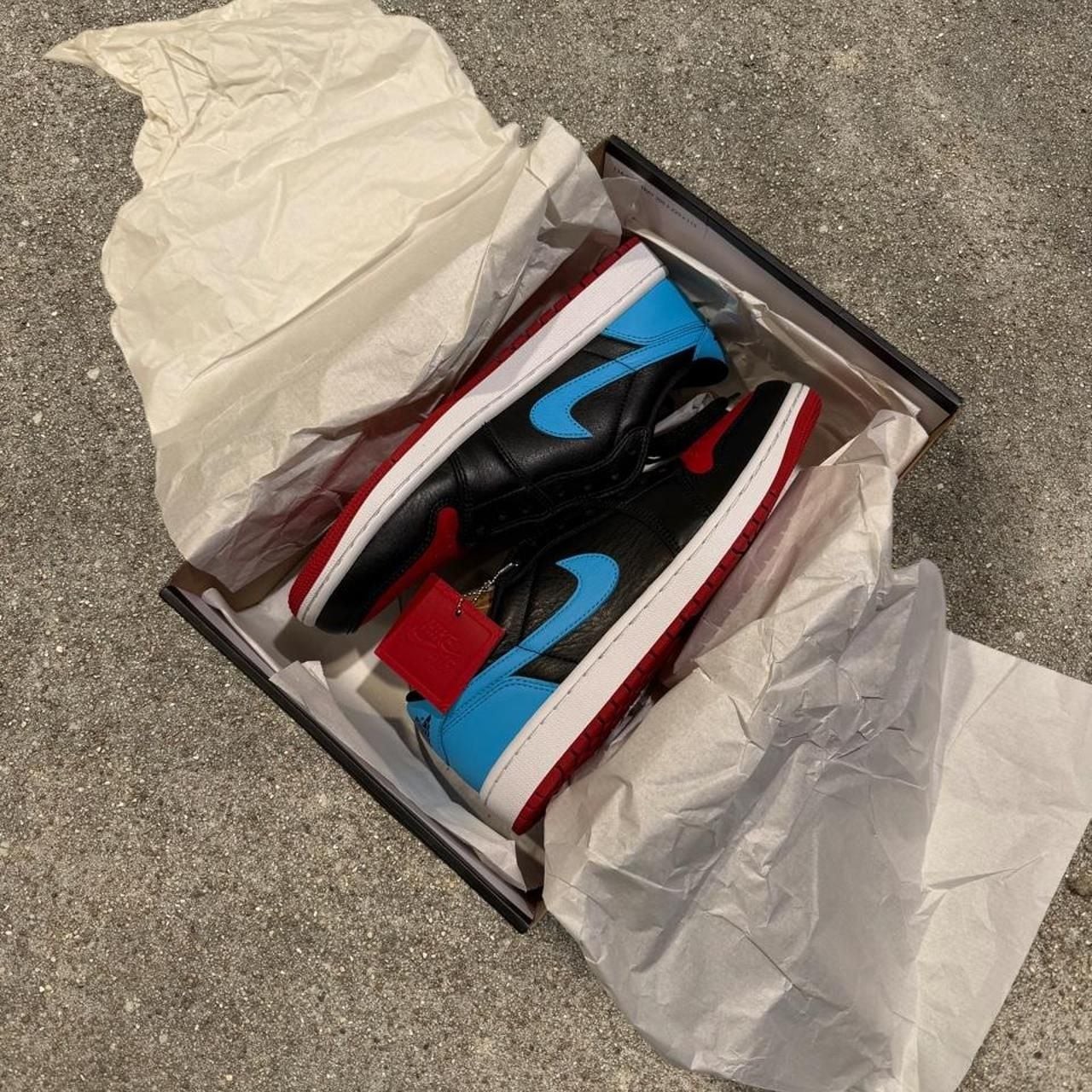 Nike Air Jordan 1 Low UNC to Chi Women’s Size 9.5
