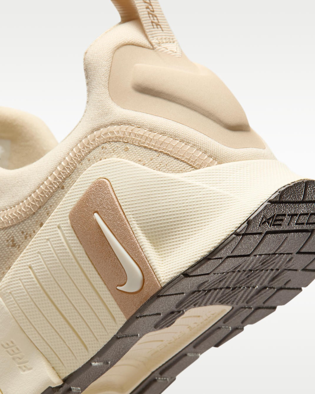 NIKE Women’s Free Metcon 6 SE IB6549-200 Light Khaki Coconut Milk