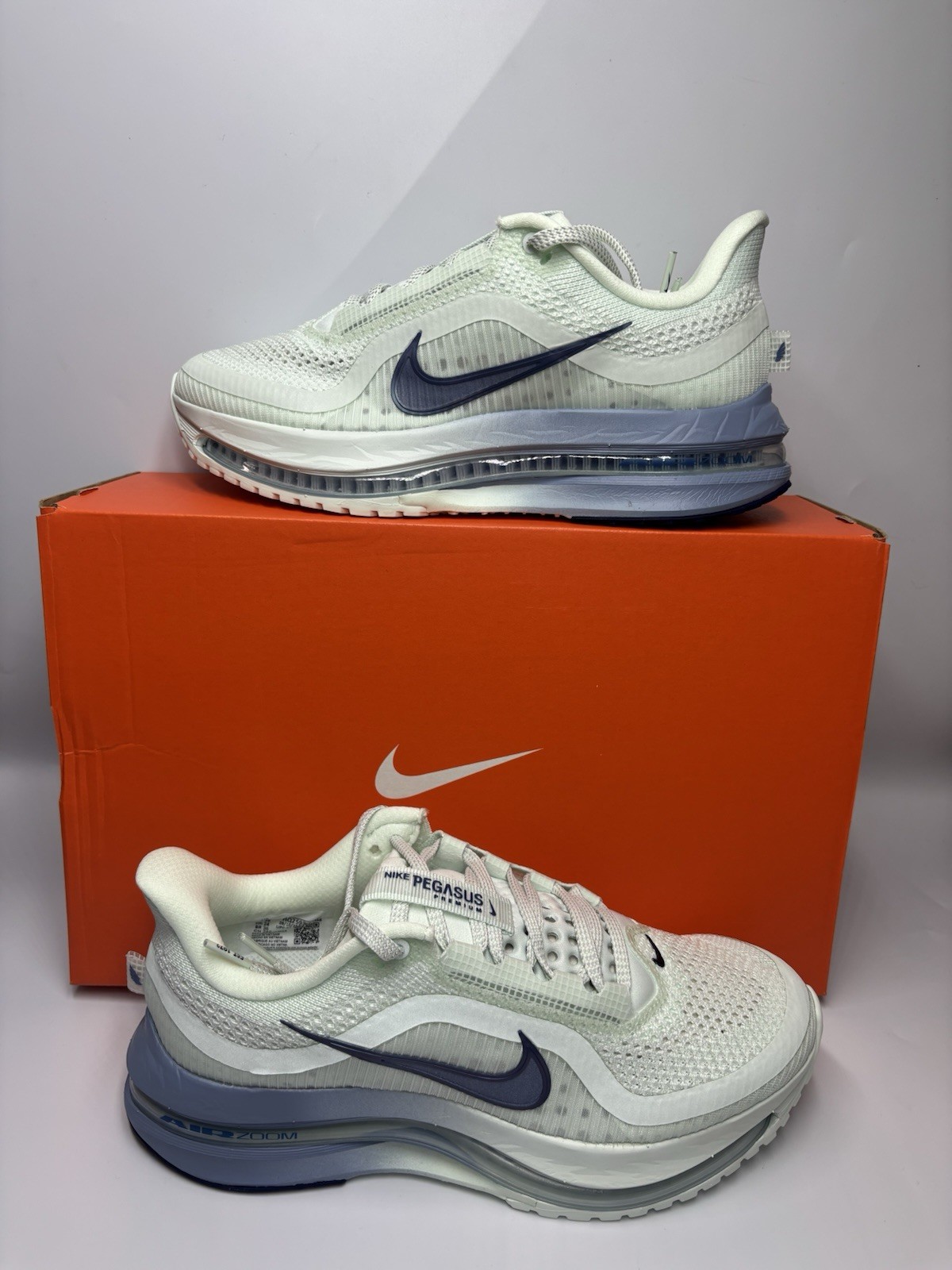 Women’s Nike Pegasus Premium Shoes Size 8