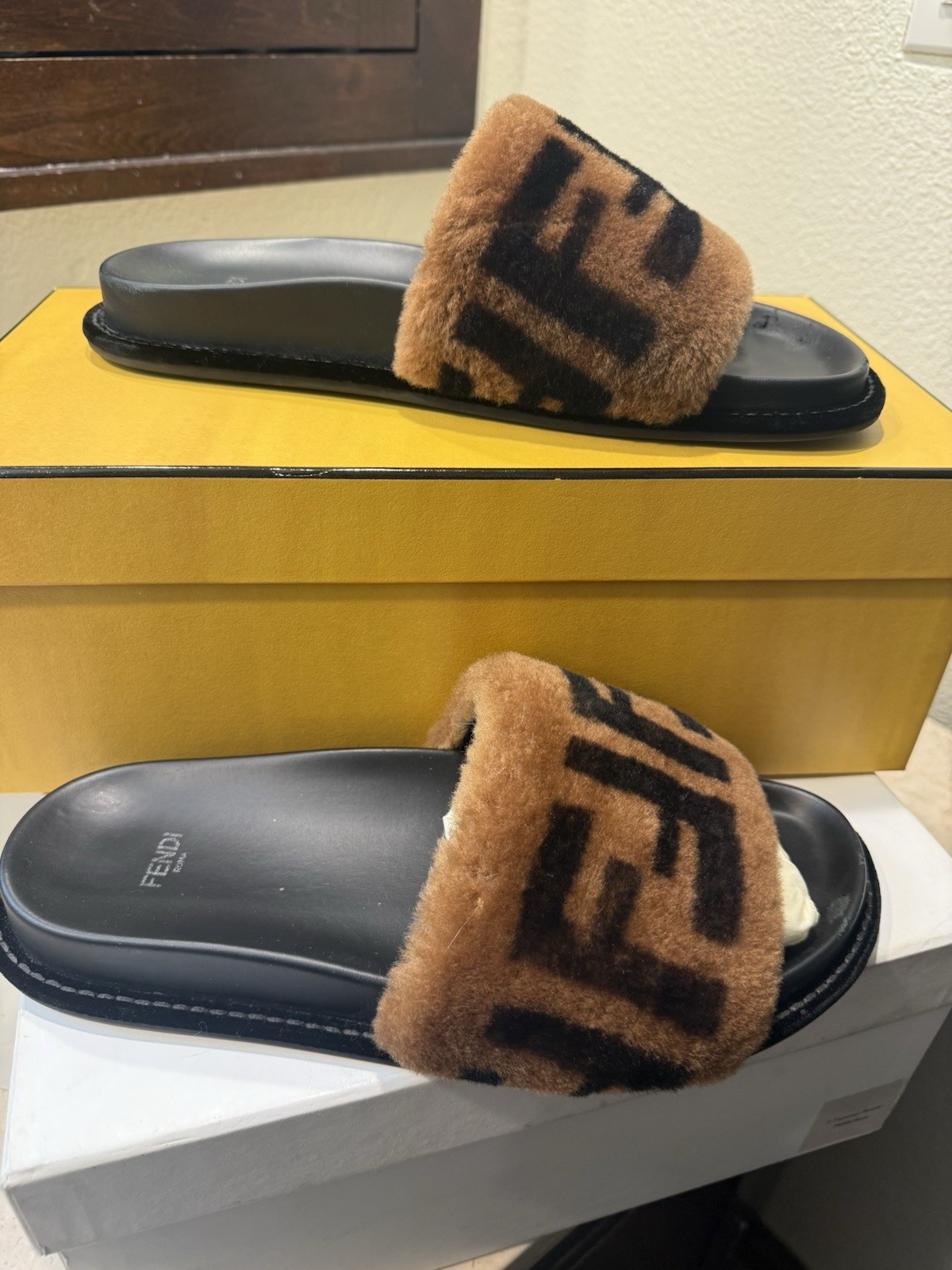 AUTHENTIC FF FENDI SLIDES 40 Women’s Shoes Leather Sandals Very Comfortable