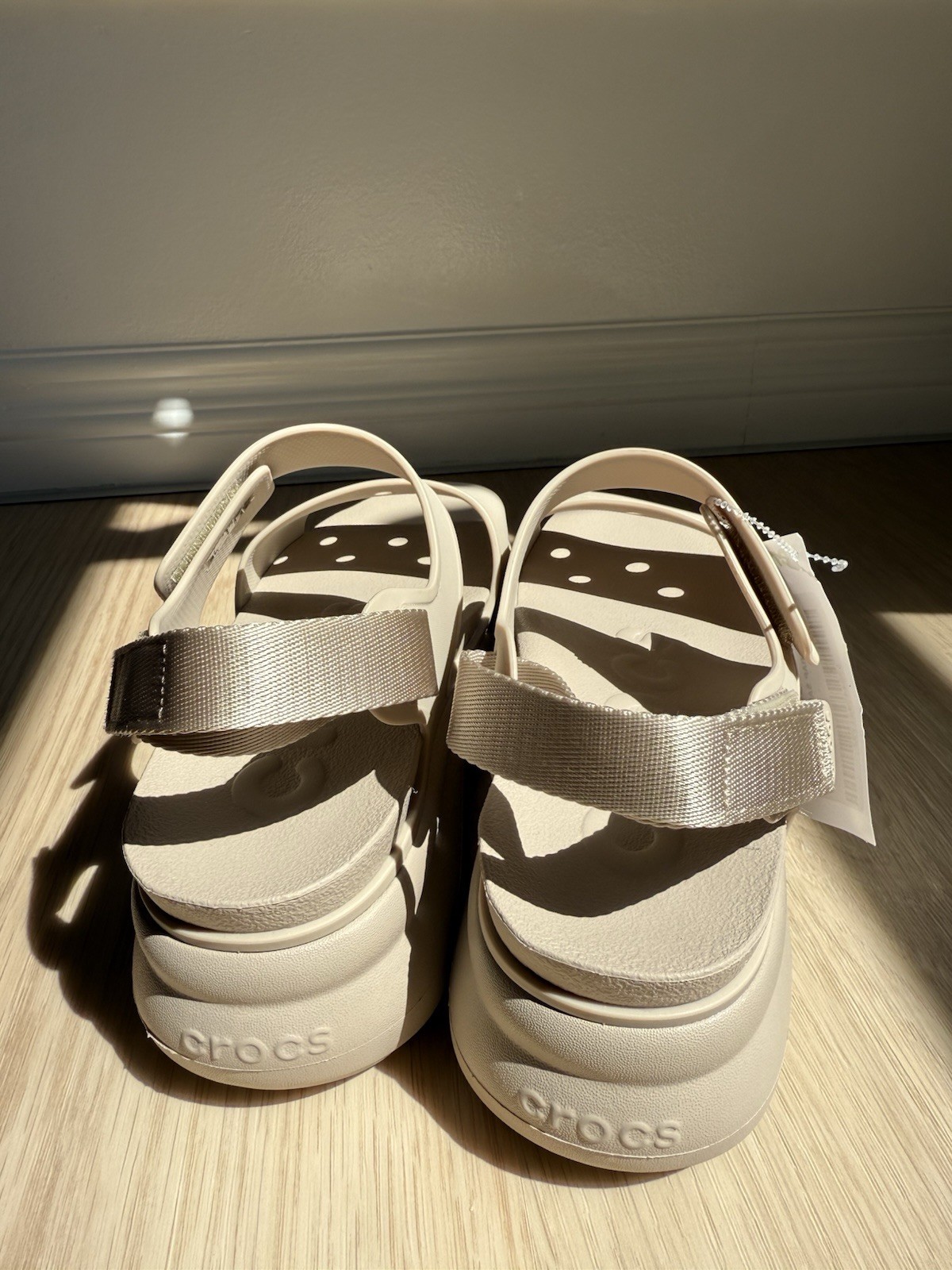 Crocs soho Y strap sandal DLC