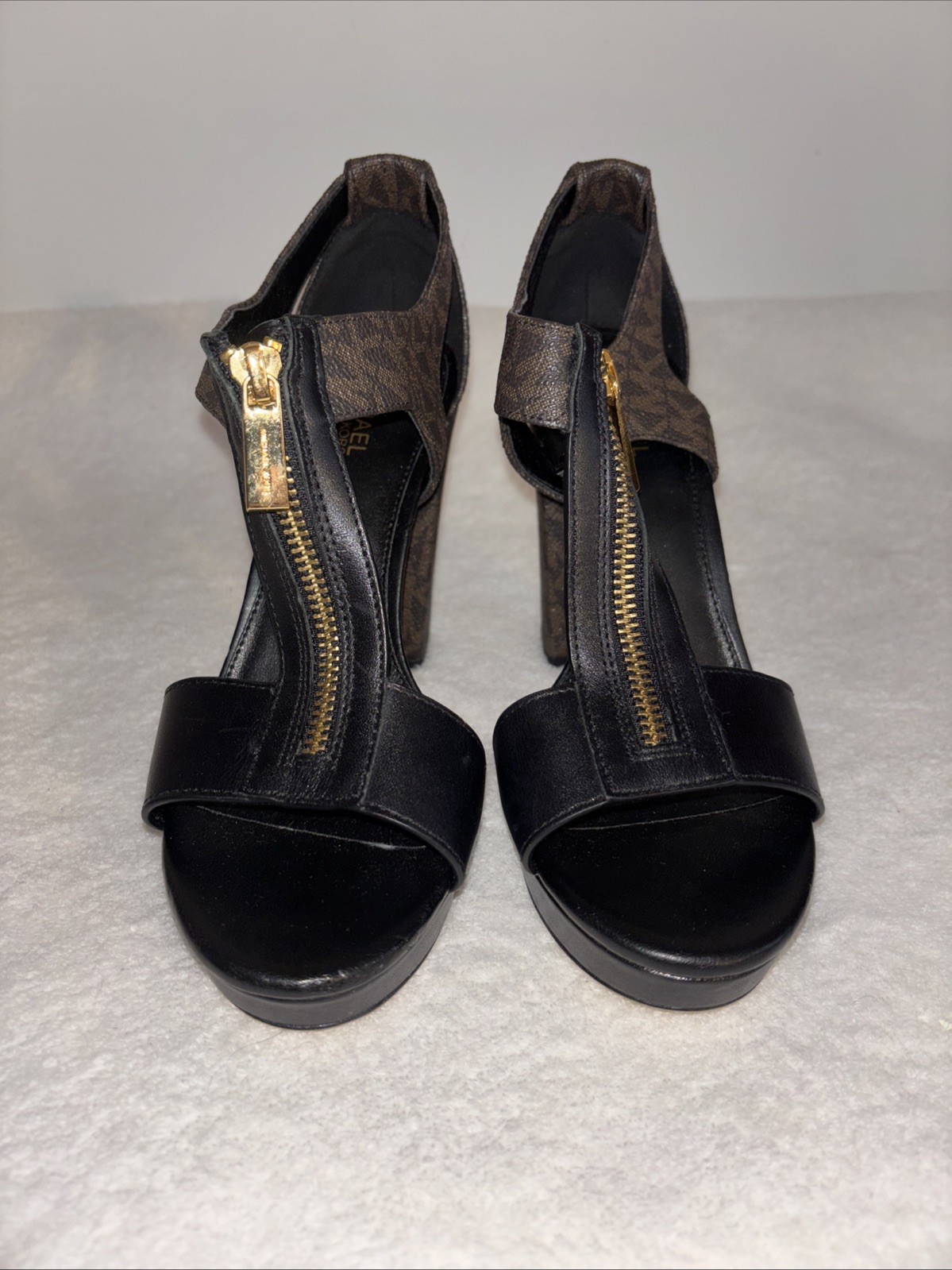 MICHAEL KORS BERKLEY LEATHER T STRAP PLATFORM HEELS FRONT ZIPPER SIZE 5.5