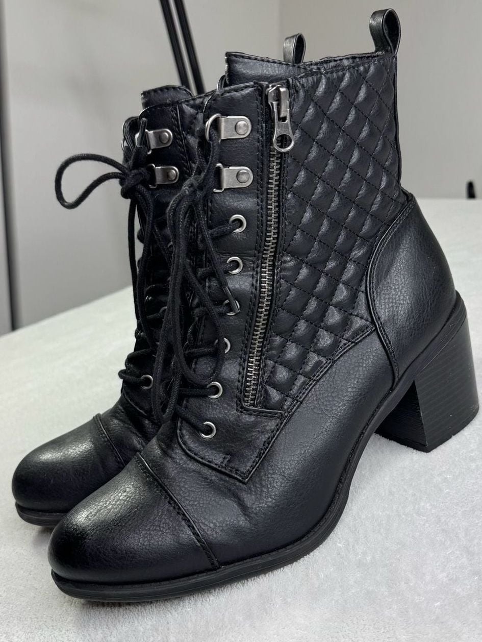 White Mountain Dorsett Women’s Quilted Lace-Up Combat Boots