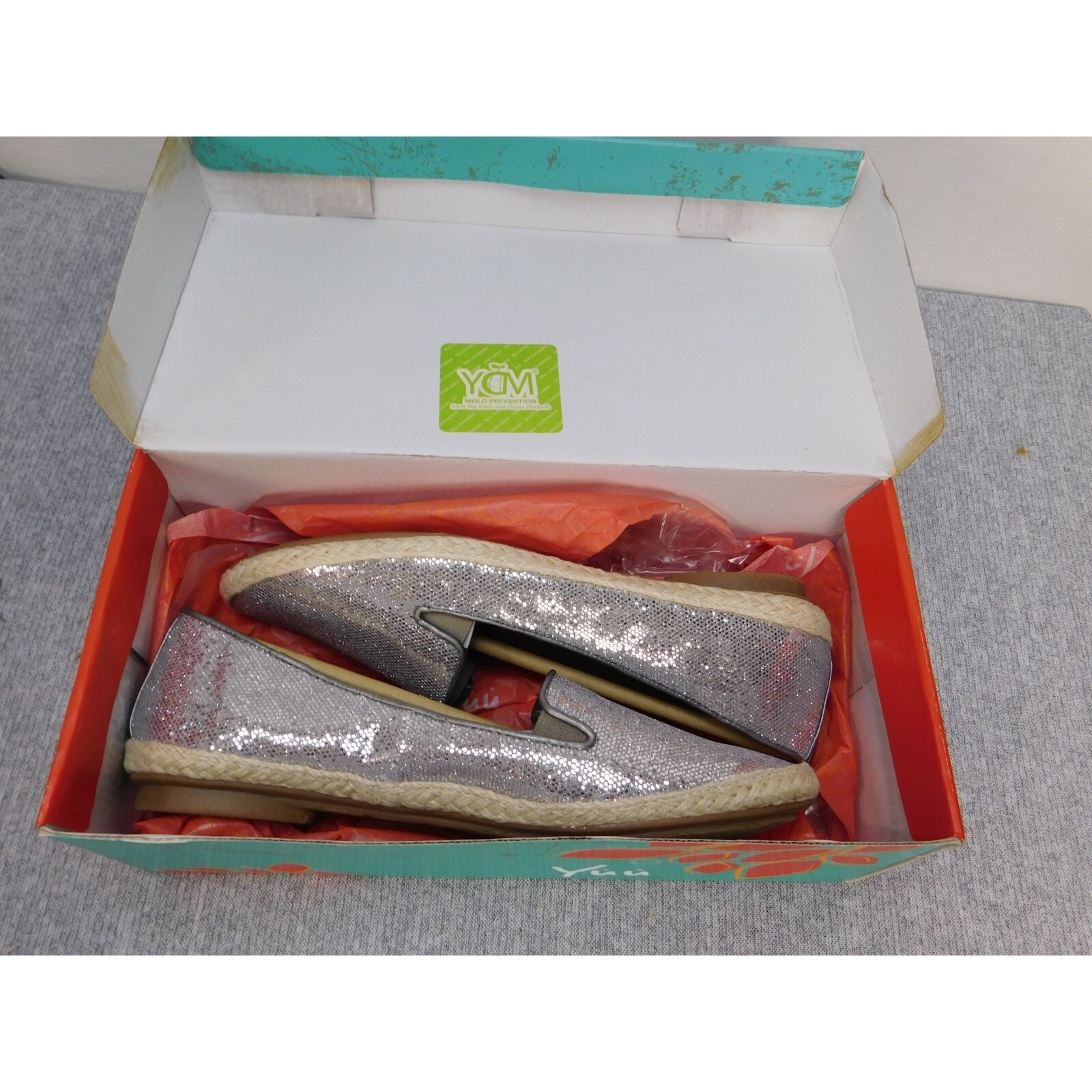 Yuu Geniva Espadrille Slip-on Shoe Womens 8 Silver Glitter NIB YU10127