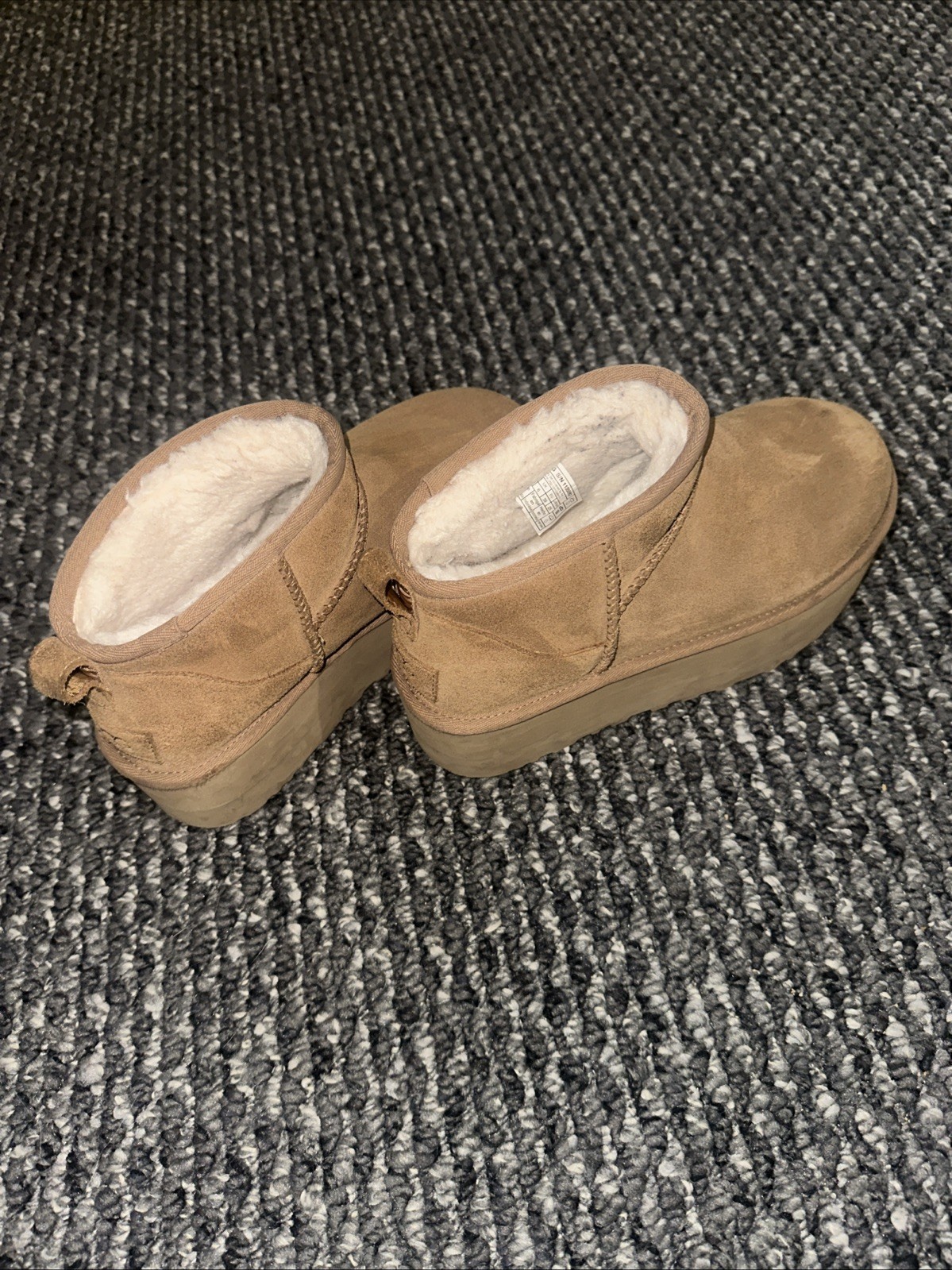 UGG Women’s Classic Ultra Mini Platform Chestnut Boots 1135092 Size 8