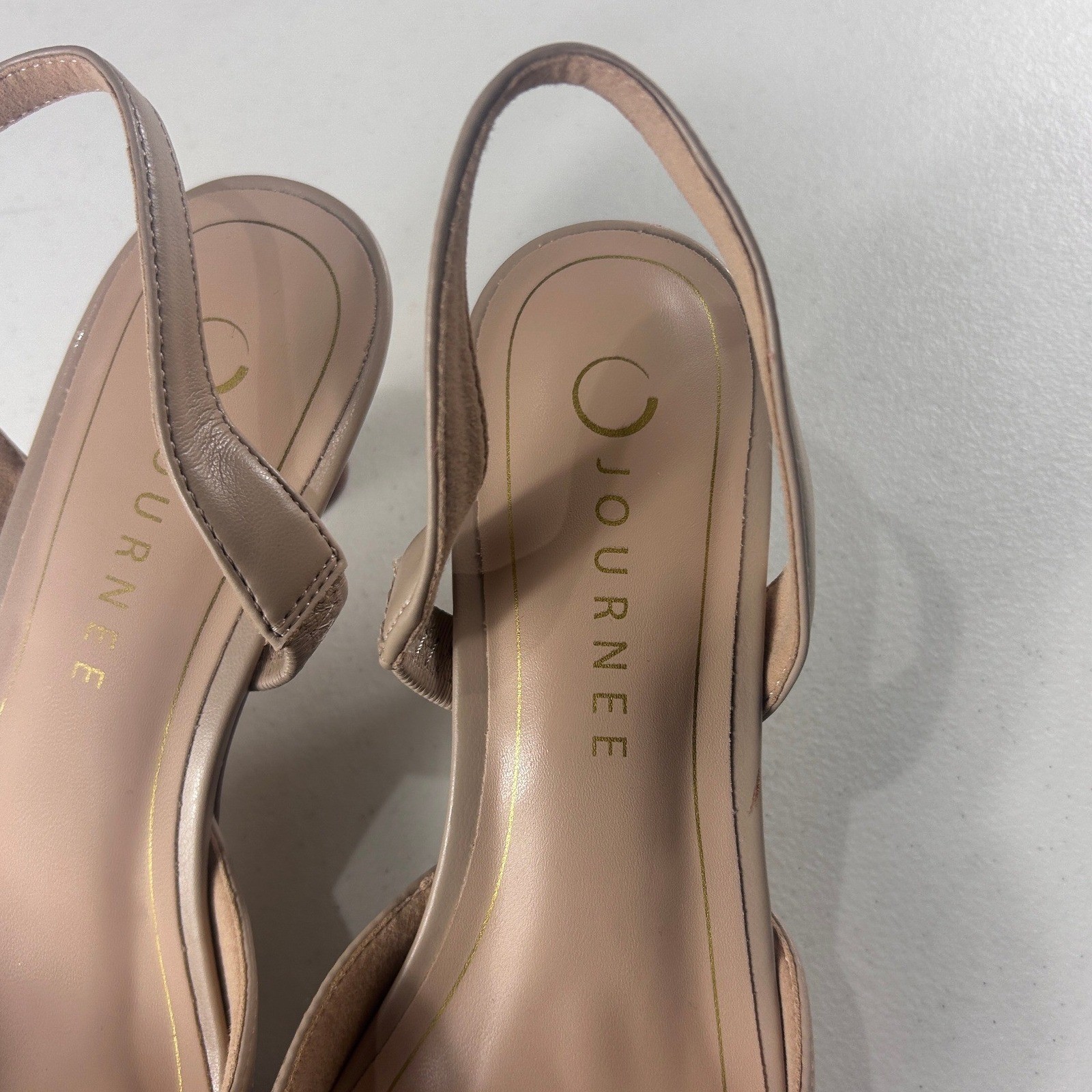 Journee Collection Nellia Taupe Slingback Kitten Heels Pointed Toe Womens 9M NEW