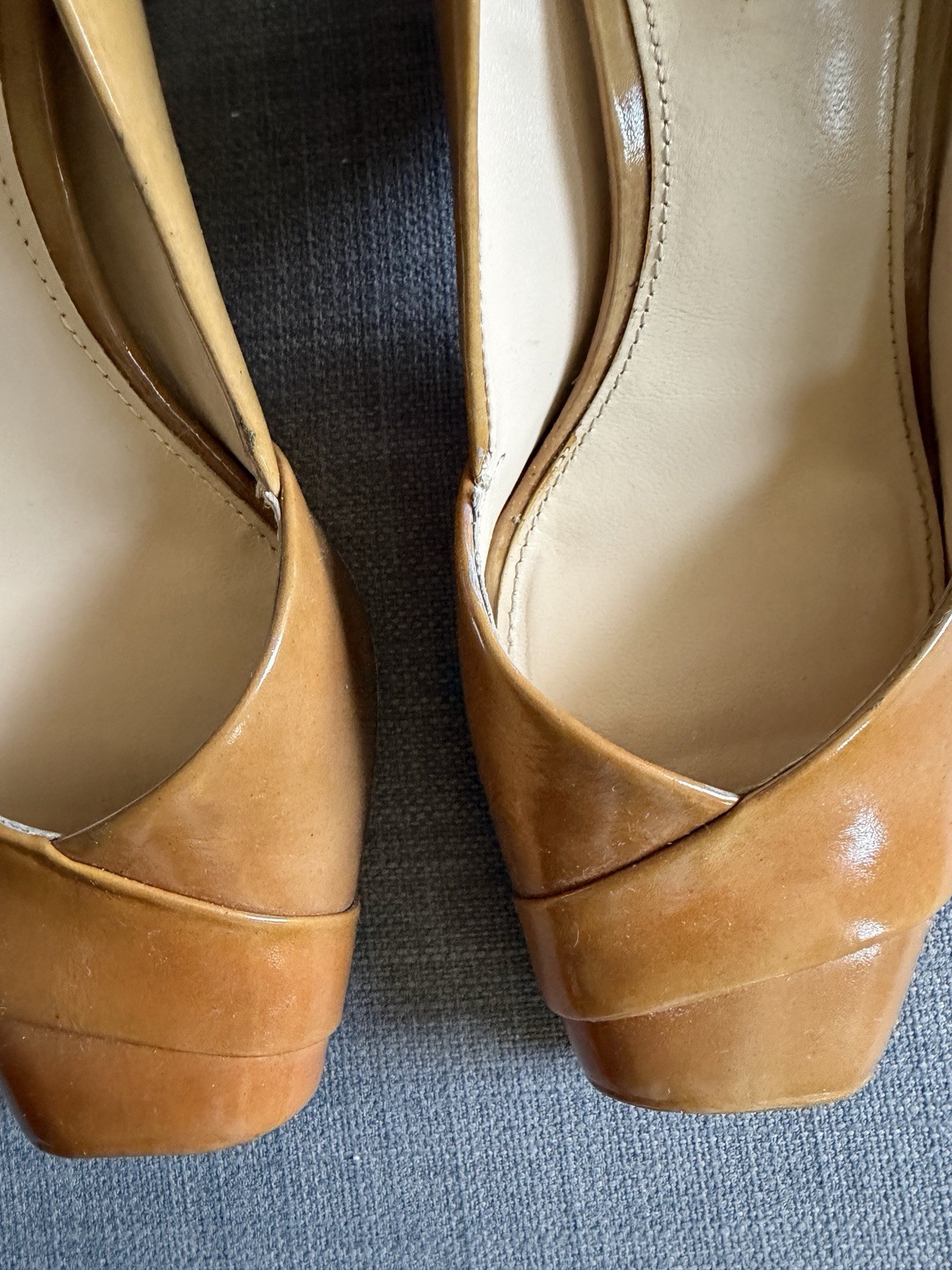 Via Spiga Glossy Cognac Patent Leather Peep-Toe Block Heels Sz 6