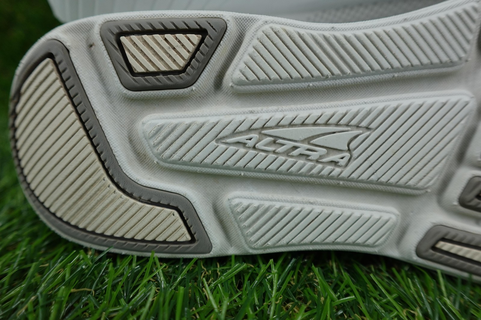 Altra Escalante 4 Shoes Womens Size 9.5 White Running Athletic Sneaker