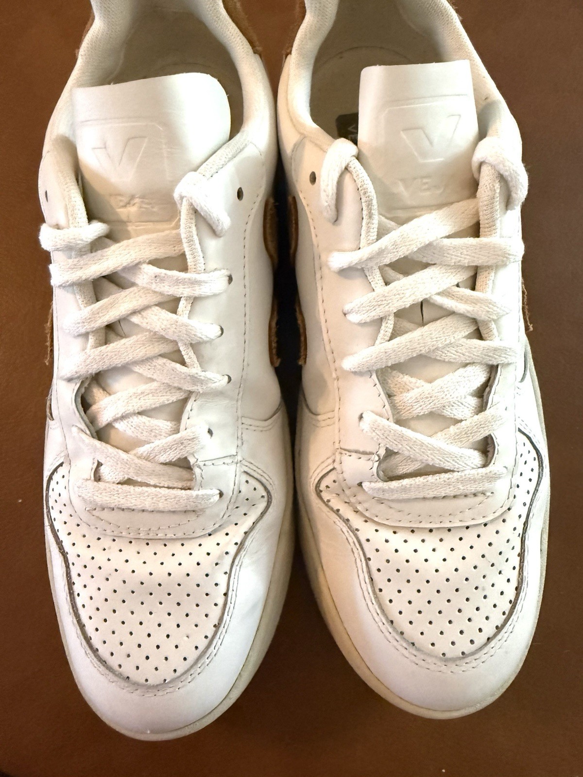 VEJA Women’s Low Top Lace-Up Sneakers White/Brown Logo Casual Activewear