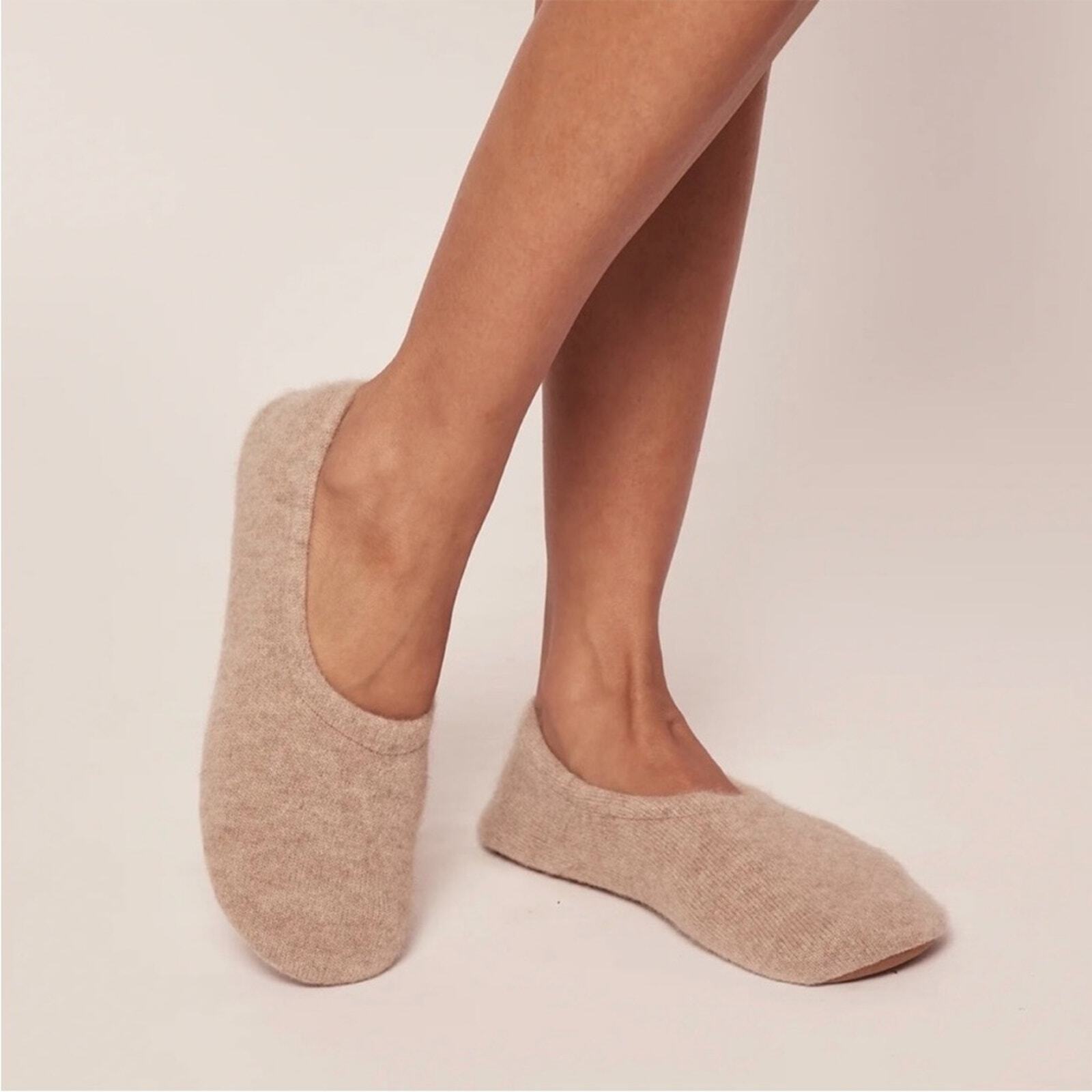 Skin Worldwide Cashmere Womens Black Ballet Style Slipper with Bag XS NEW
