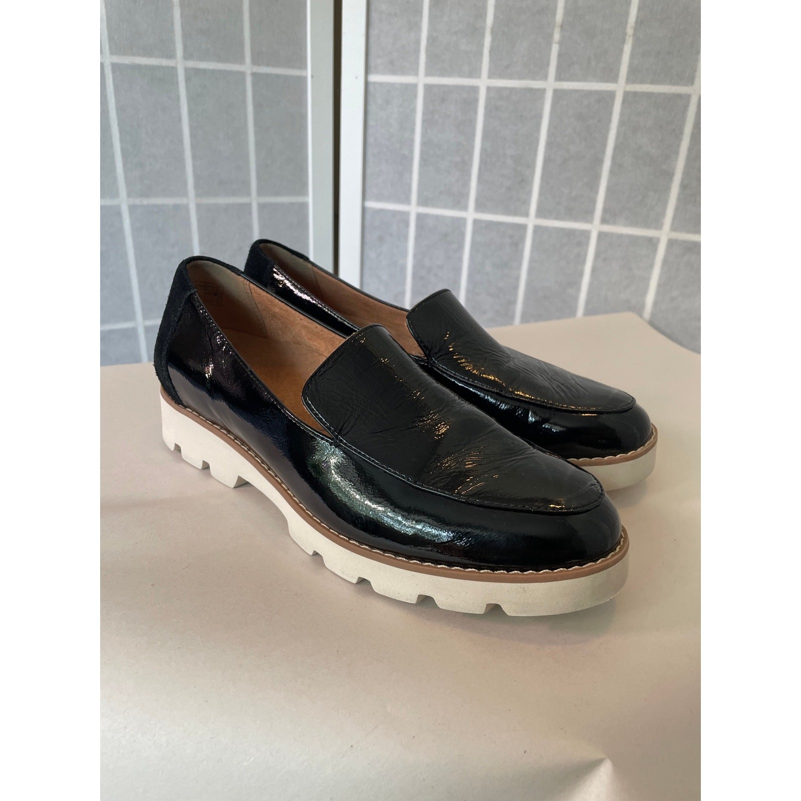Vionic Kensley Patent Loafers Black Lug Sole 6.5 Minimalist Modern Preppy City