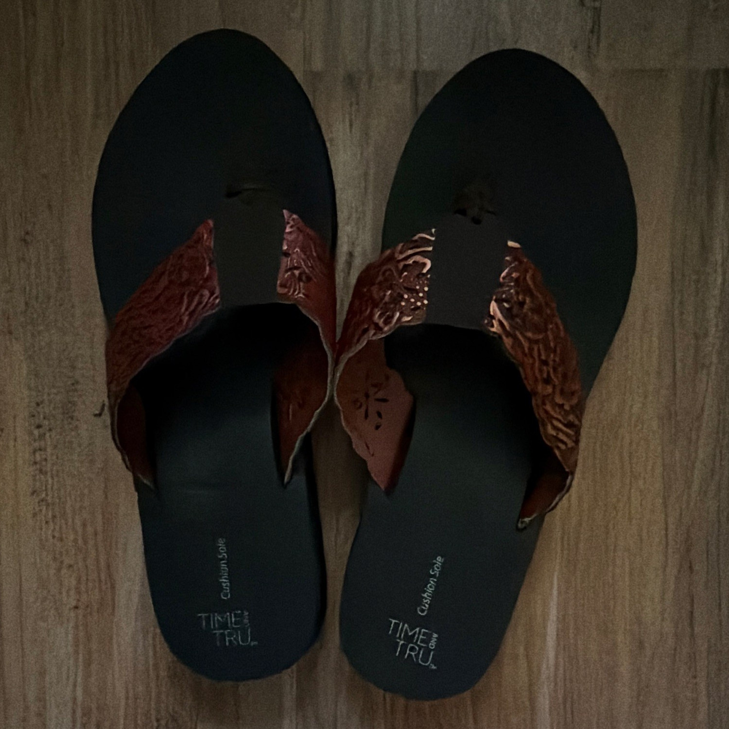 Time And Tru Women’s Thong Slip-On Sandals Black/Brown Synthetic 8.5