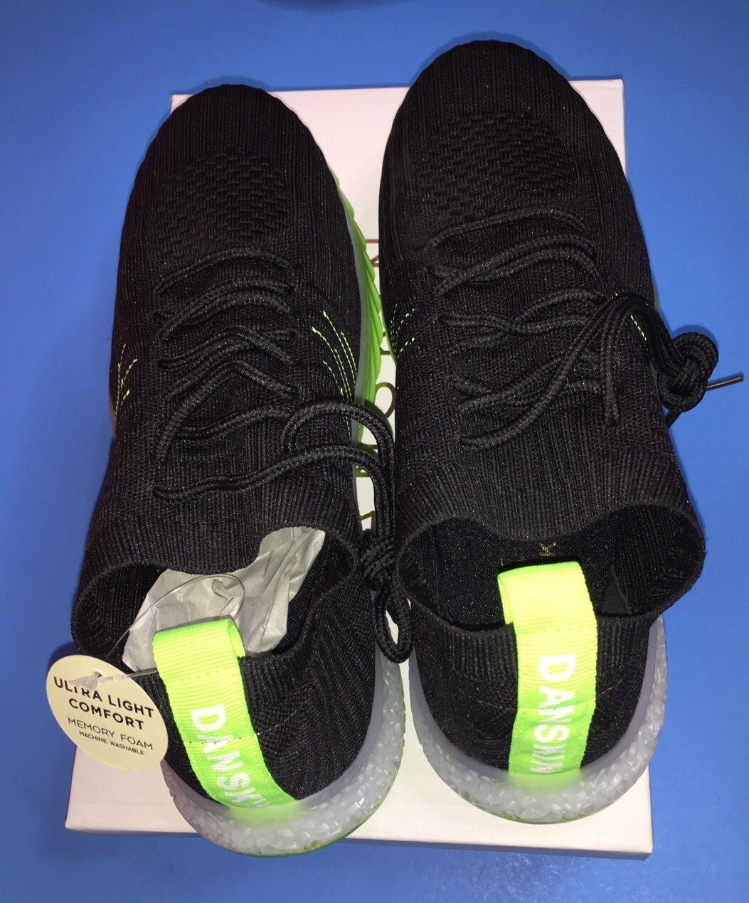 DANSKIN WOMENS POSITIVE ULTRA LIGHT SNEAKERS Knit Black & Green Sz 7 or 8.5 NIB