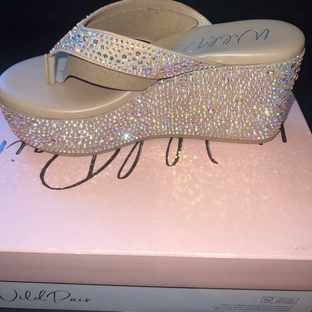 Wild Pair Women’s Beige Rhinestone Bling Wedge Thong Sandals Slip On US 7 M