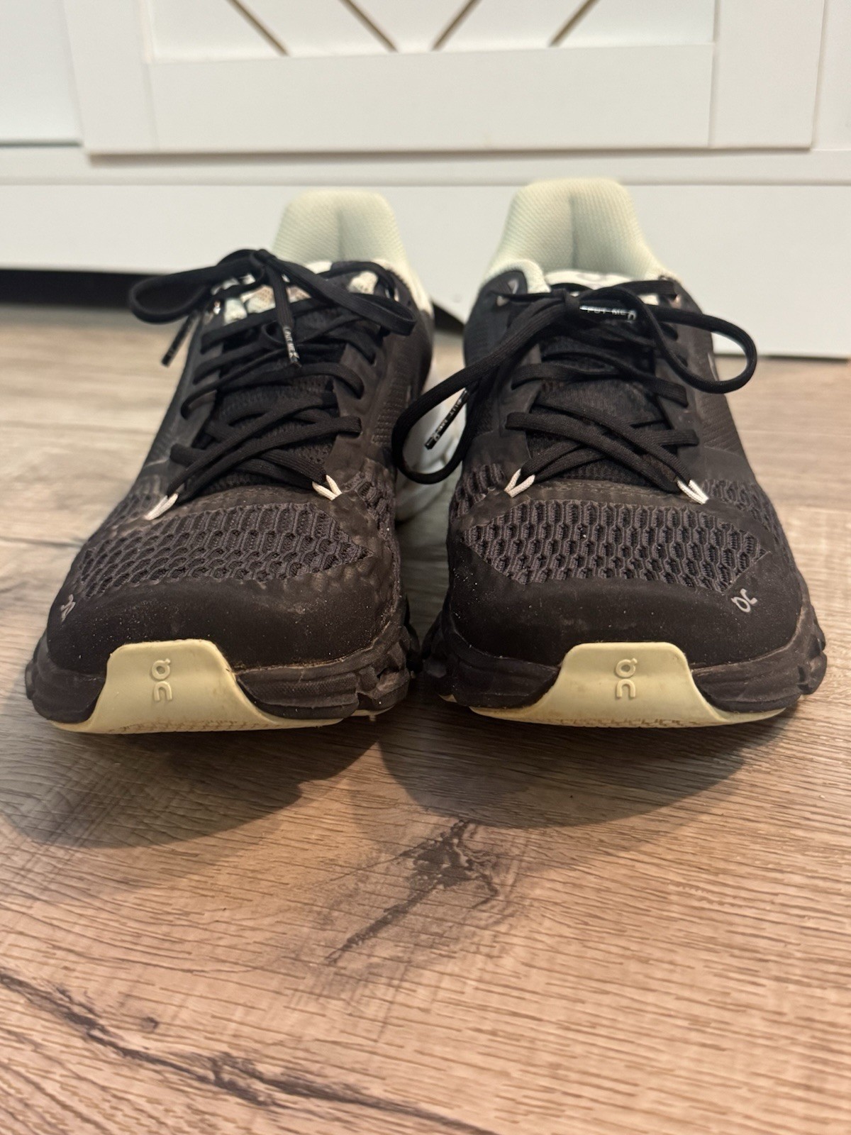 On Cloud Cloudflyer Women’s Size 8 Running Sneakers Black White Mint READ
