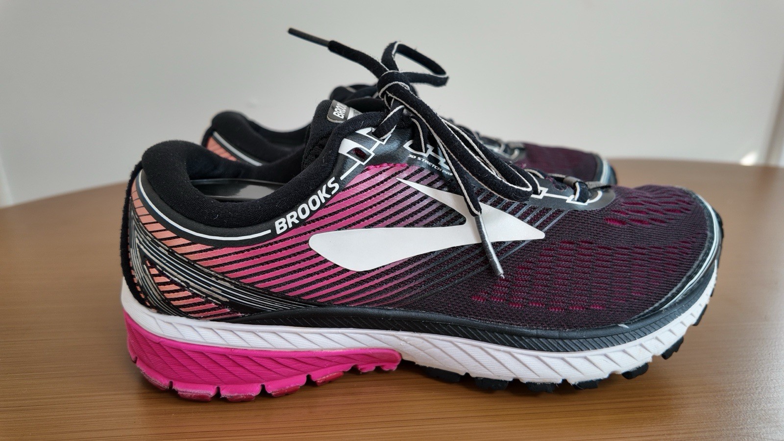 Brooks Ghost 10 Women’s Running Shoes, Black Pink White, US Size 8.5