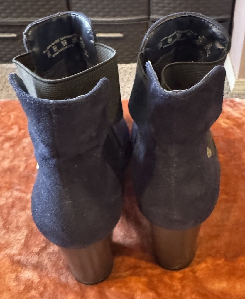 👢👢Royal Blue Low Heeled Strap Boots Size 8👢👢