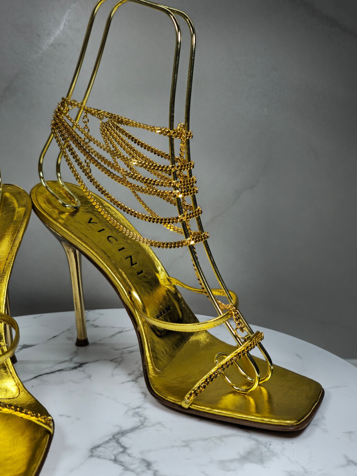 Vicini Vintage Gold Chain Strappy High Heel Sandals Size 39 Y2K Metallic Design