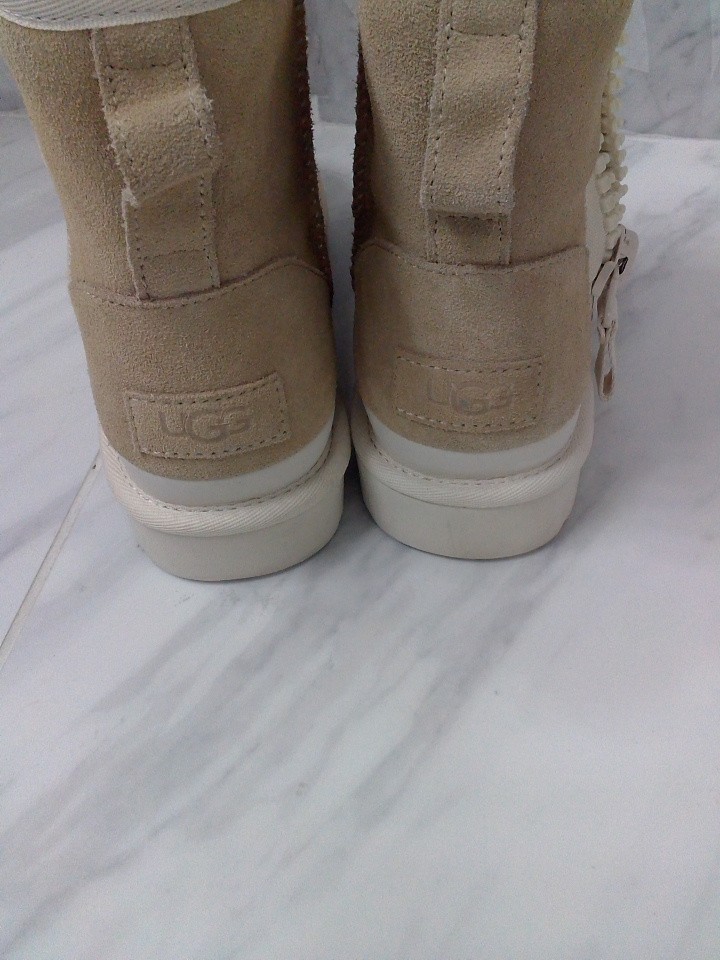 UGG CLASSIC MINI ZIPPER TAPE LOGO BOOTIE IN SAND SZ 7