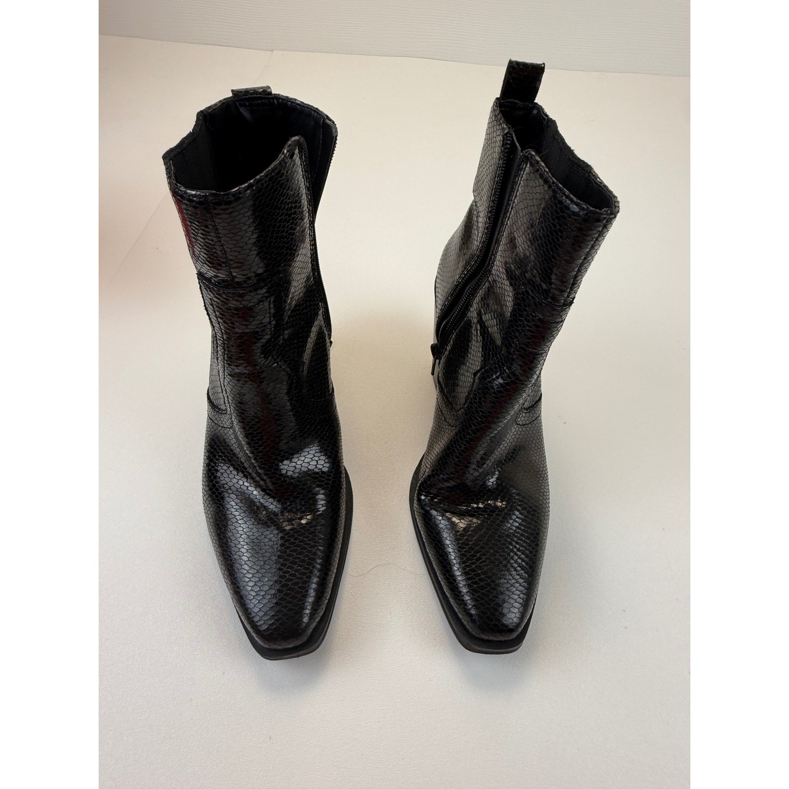 M6-EVYLIN Black Snake Embossed Pointed Toe Block Heel Ankle Boots Size 9M/40