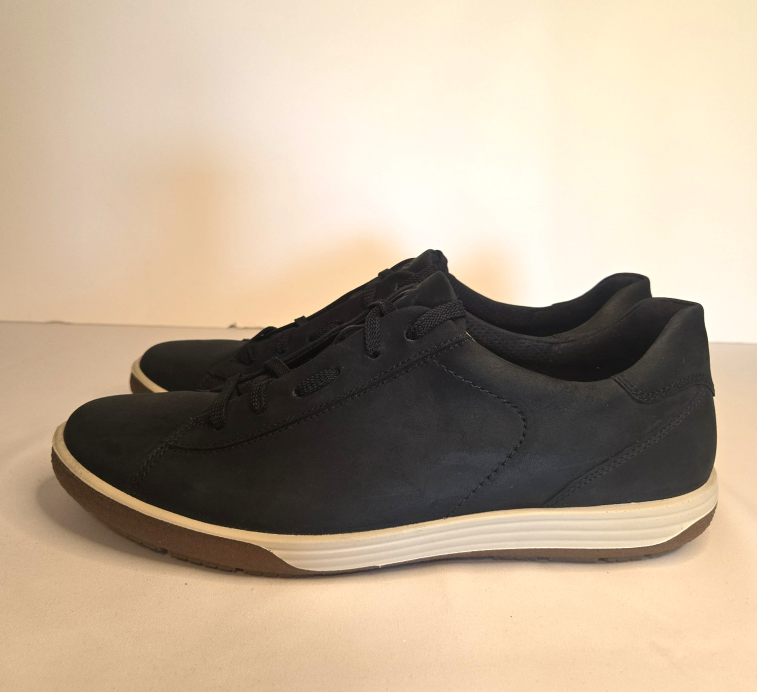 Ecco Women’s Chase II Hydromax Sneaker 42 EU 11-11.5 US Black Nubuck Leather