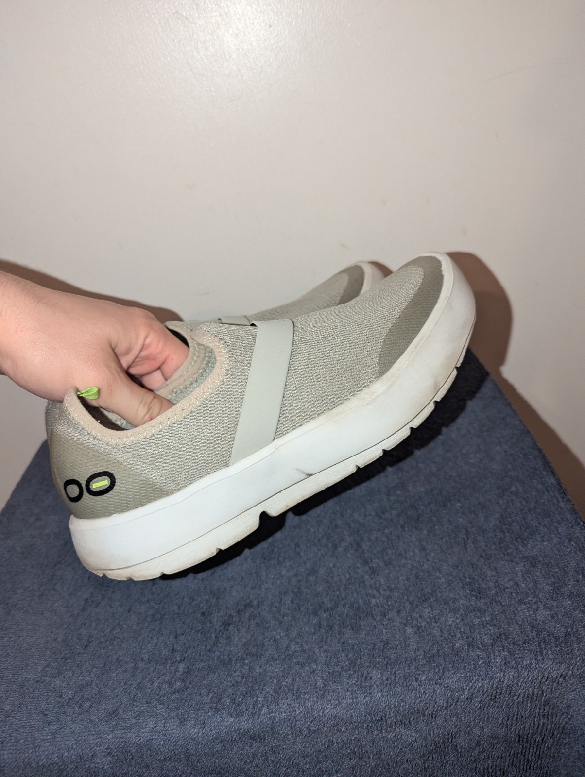 Oofos OOmg eeZee Recovery Low Slip On Shoes Womens Size 8 Gray Comfort