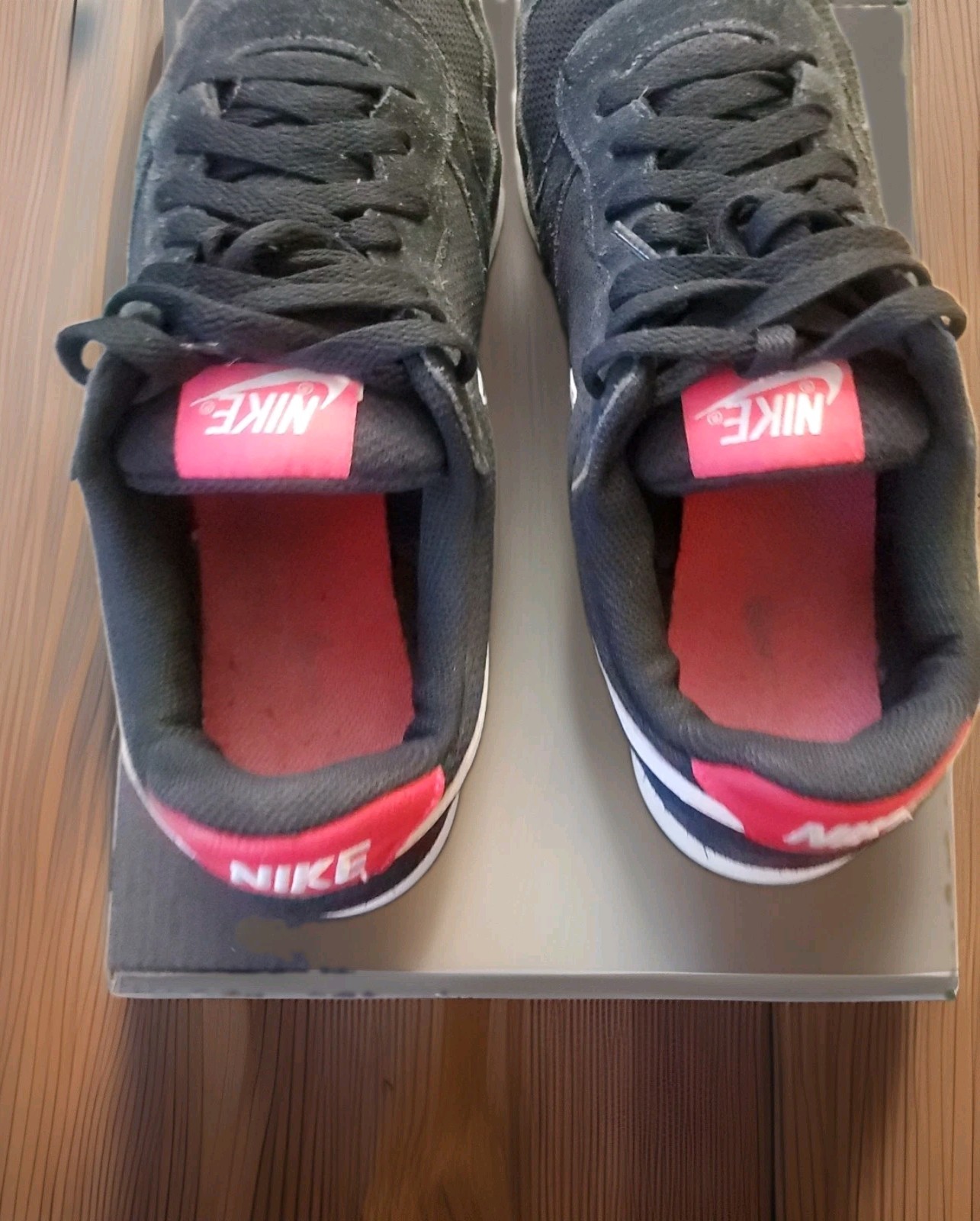 Nike Eclipse Black White Siren Red 324857-026 Women’s Size 9 Retired VGC *Read