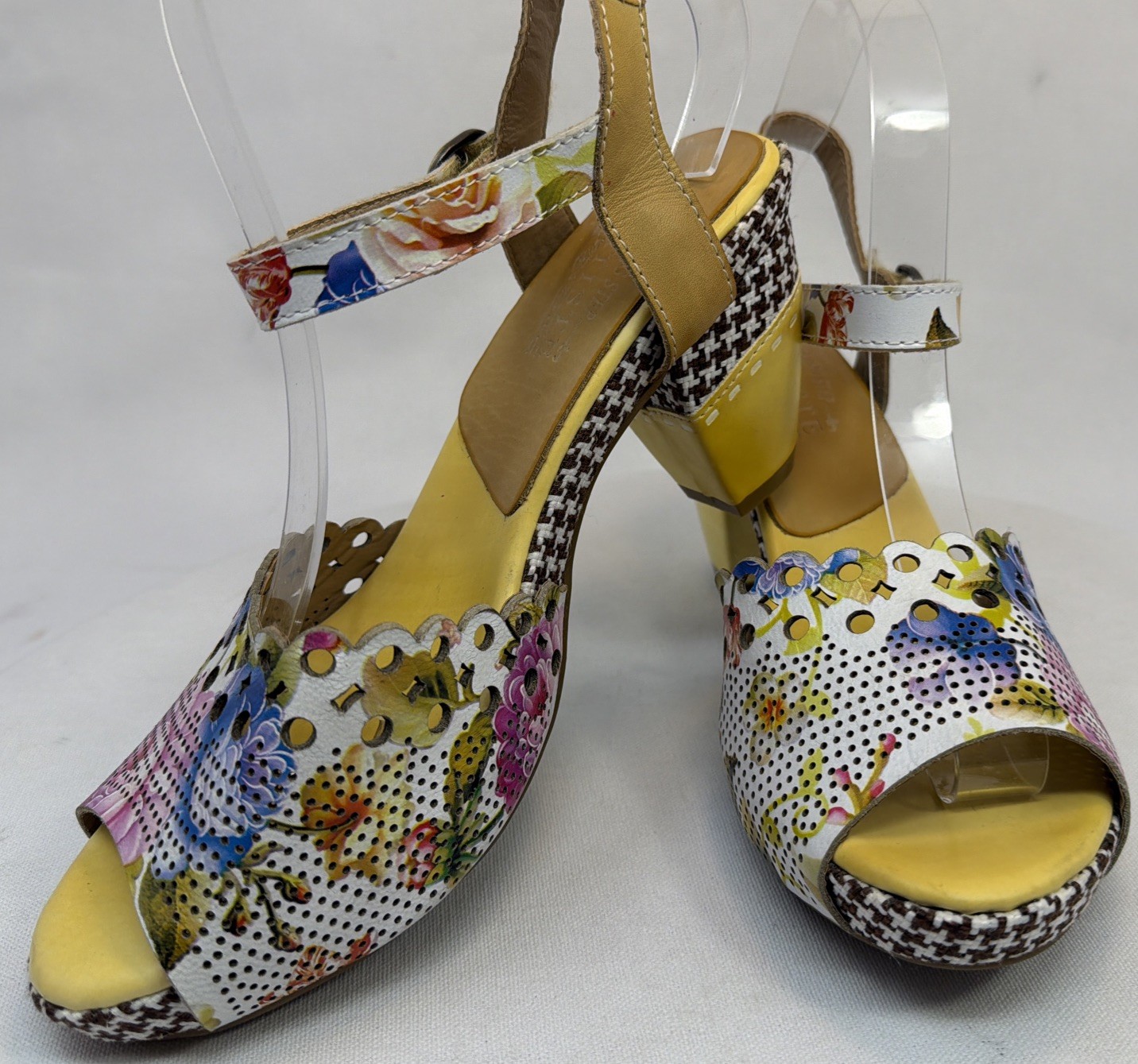 L’Artiste Spring Step Vivitar Art to Wear Leather Floral/Yellow Sandal Sz 41