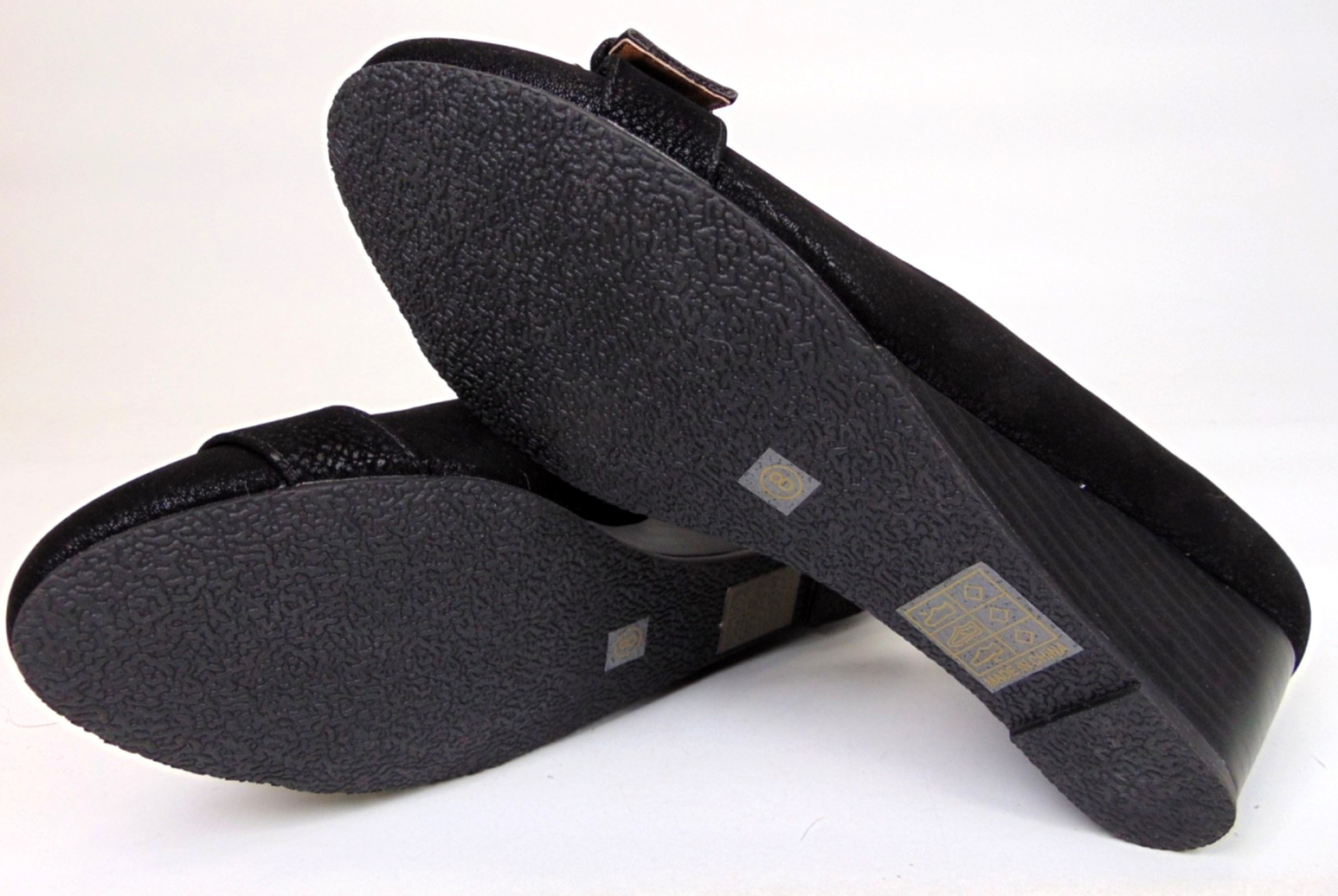 Journee Collection Women’s Graysn Wedge Heel Pumps Size 8.0 WIDE, Black Shoes