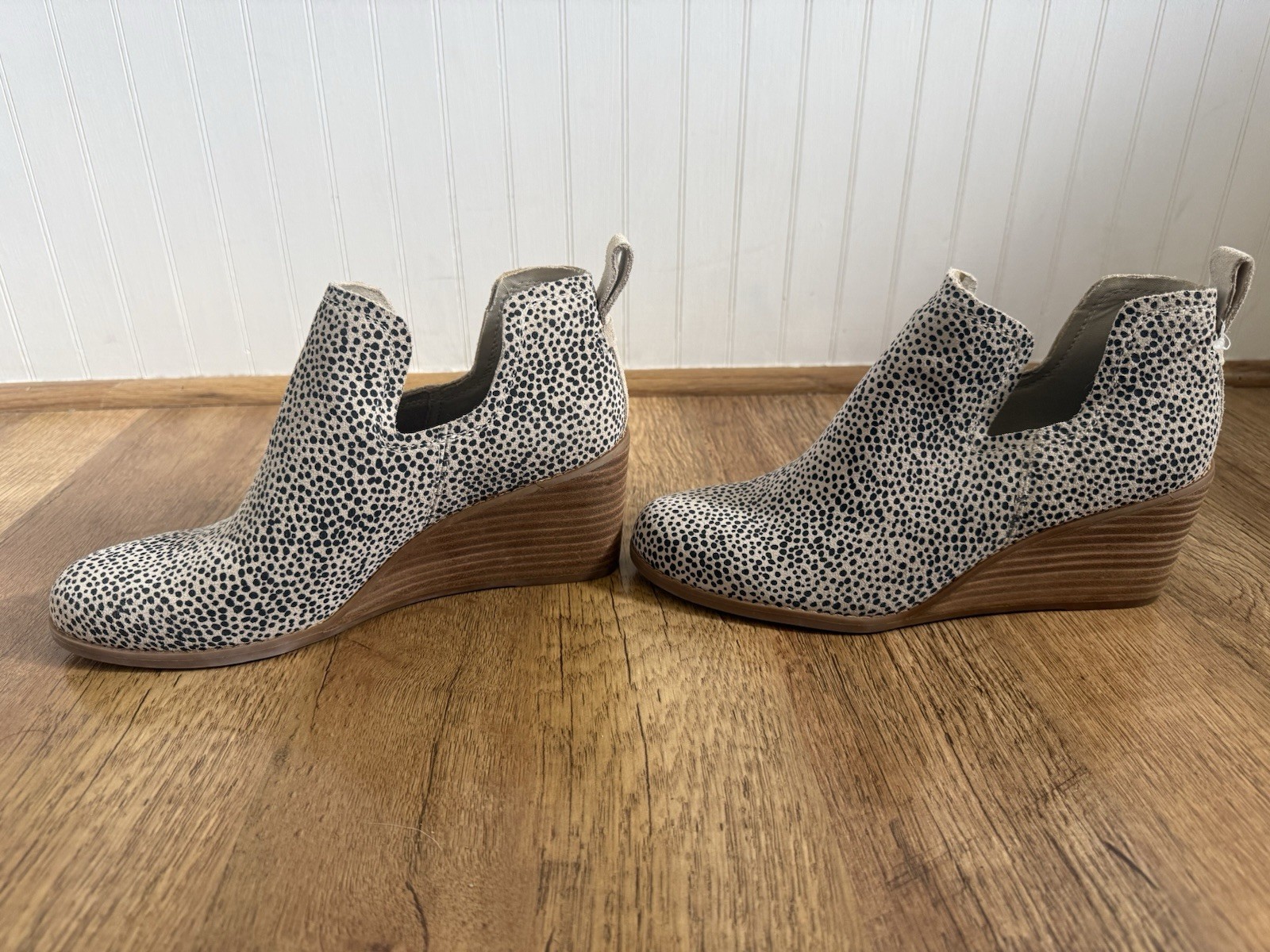 TOMS Kalie Suede Wedges Macadamia Mini Cheetah Print Cutout Boots Size 7.5