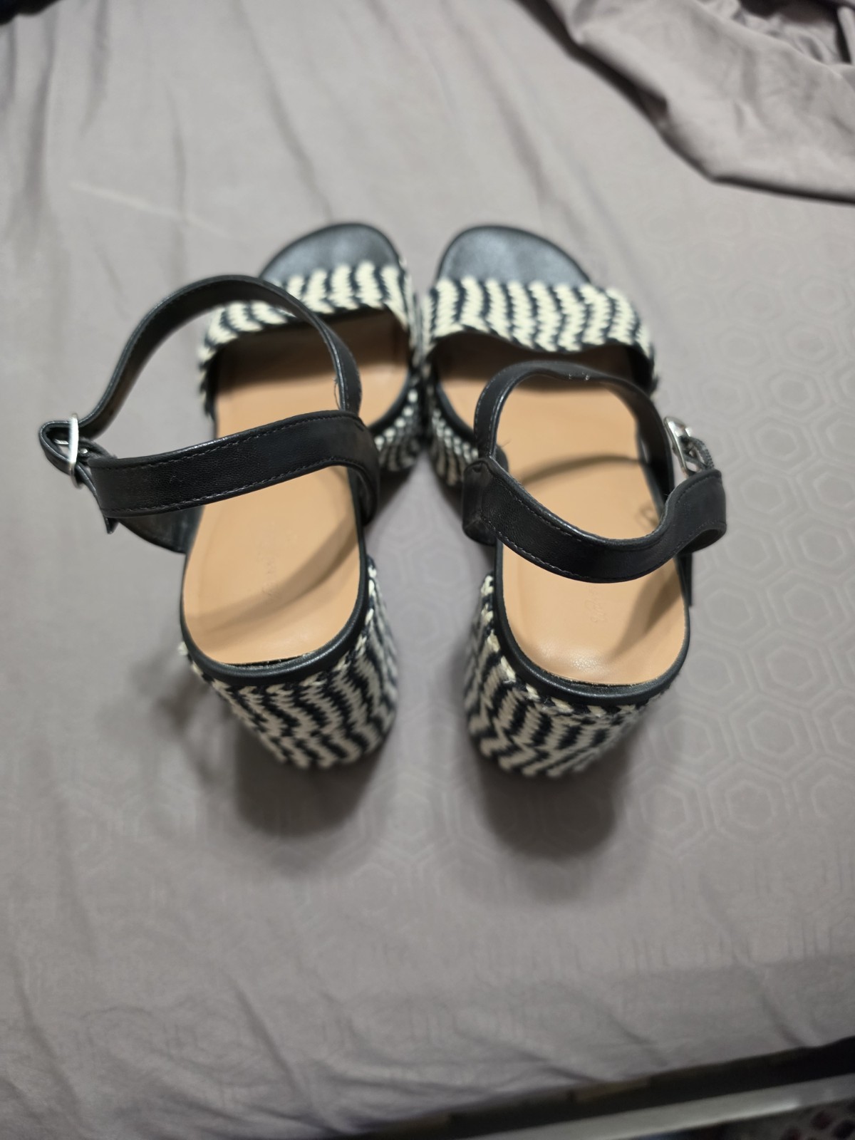 Universal Thread Women’s Black White Chevron Platform Ankle Strap Open Toe 10