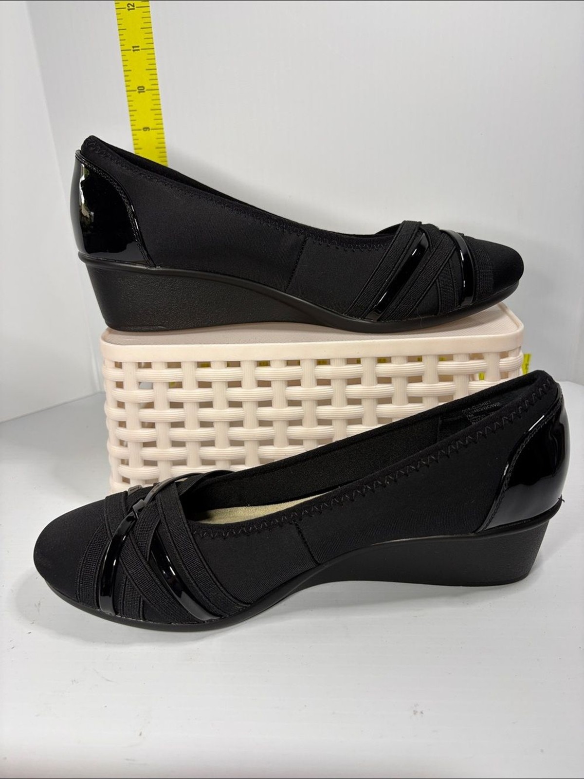 Cliffs by White Mountain Women’s Black Wedge Dress Shoes Patent Trim. Box 27