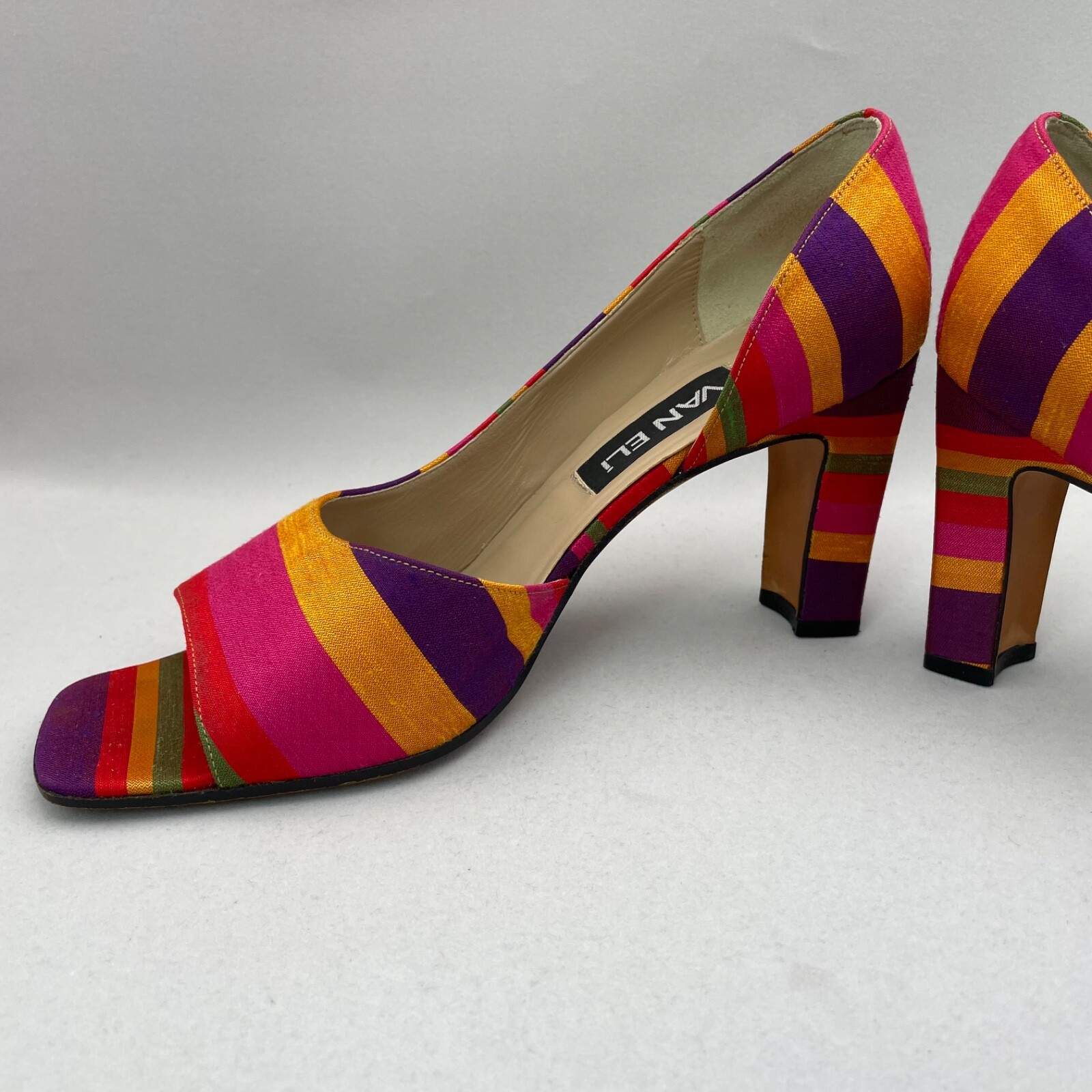 Vintage Vaneli D’Orsay Open Toe Striped Fabric Heels Vero Cuoio 3 1/4″ Heel 8 M