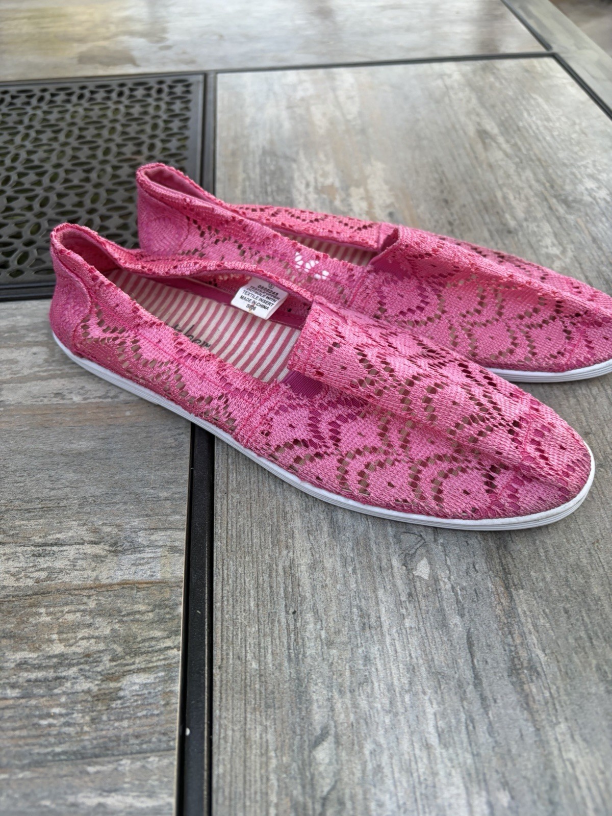 just be…Pink Lace Slip-On Women’s Flat Round Toe Casual Spring Summer feminine
