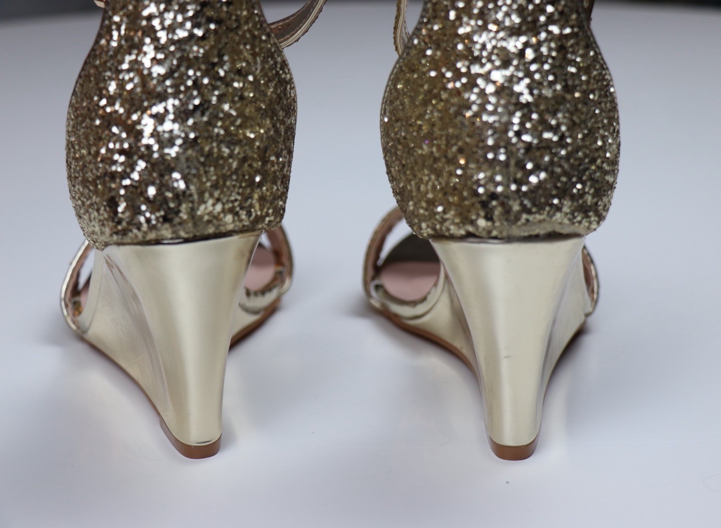 Forever Women Gold Glitter Open Toe Wedge 3.5” Heel Ankle Strap Buckle W6.5 NWOB
