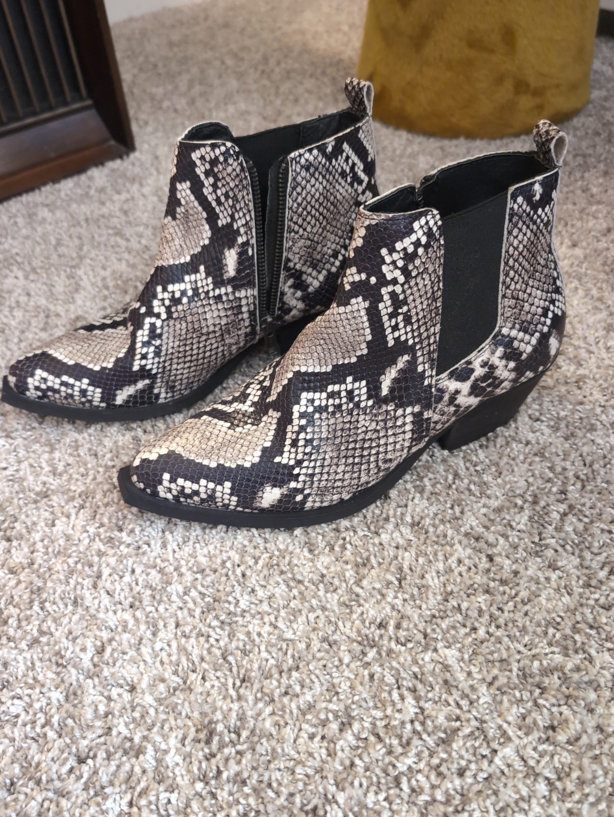 Beautiful Loretta Pettinri Woven Leather Snake Skin Ankle Boots Size 8