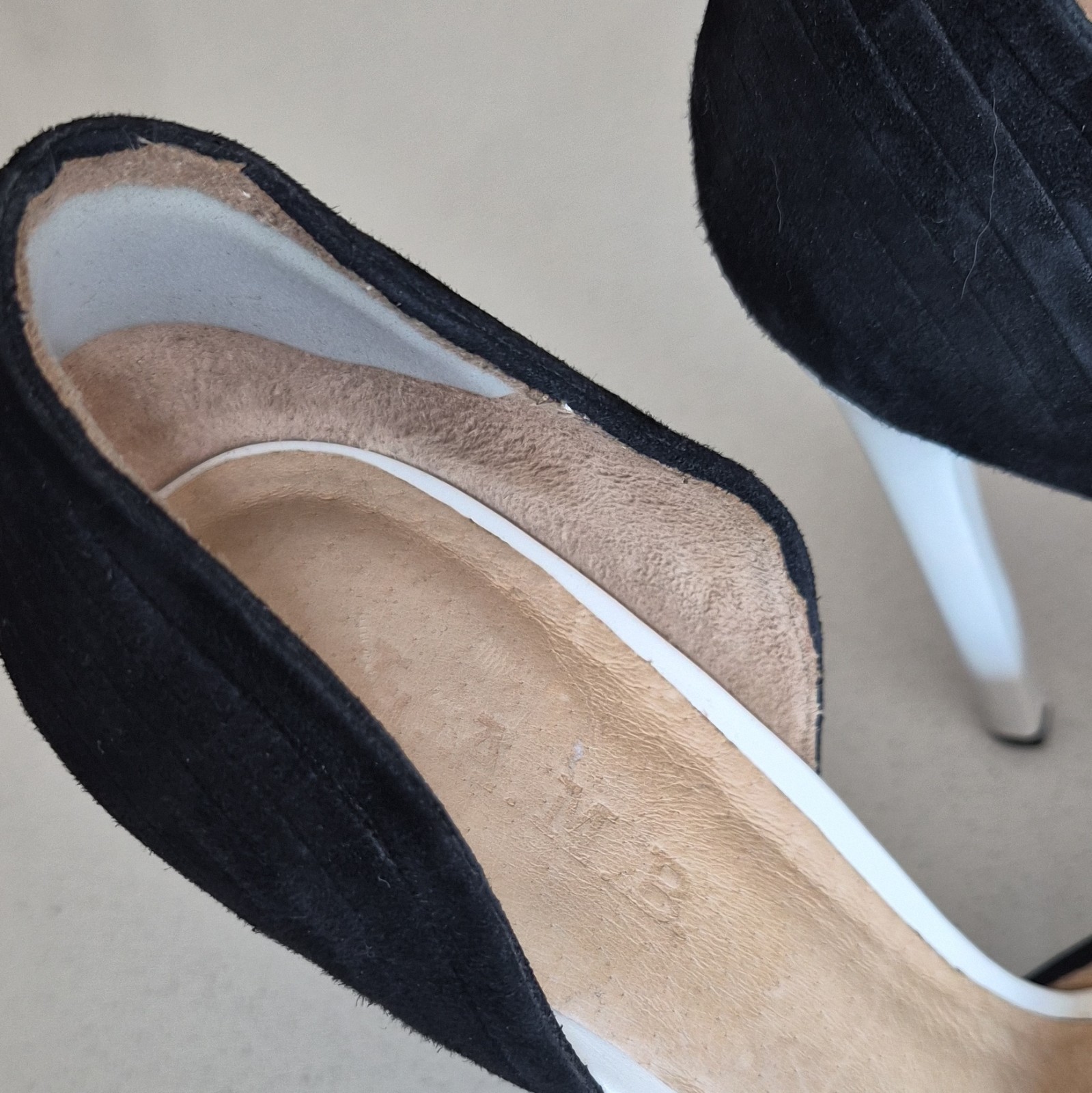 L.A.M.B Leather Textured Black/White Pointed Toe Slip On Stiletto Pumps US 9