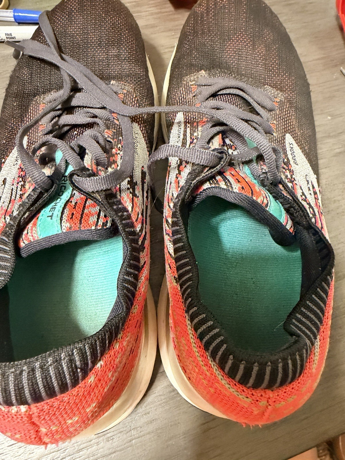 Size 9.5 – Brooks Ricochet Black Pink Aqua