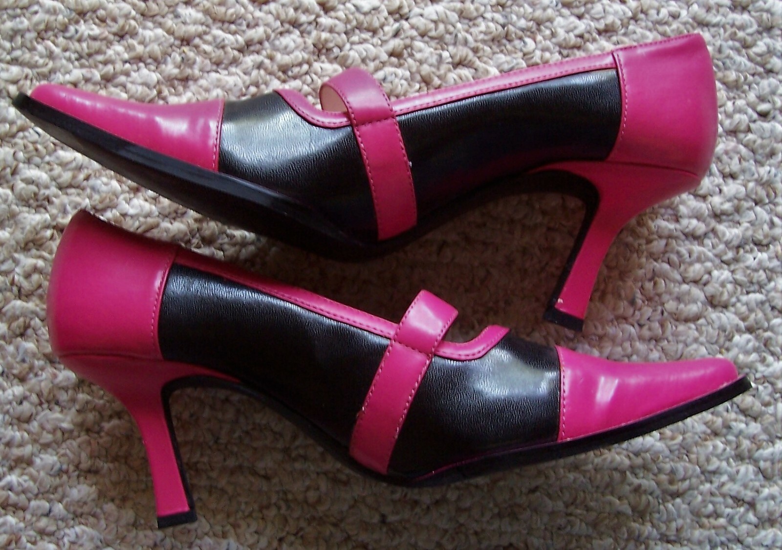 New Miss V High Heel Pump Shoes Fuschia and Black Size 7