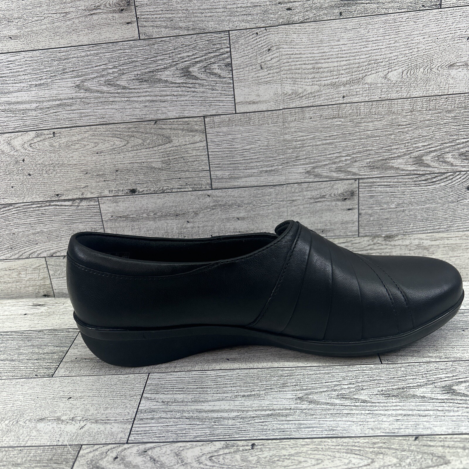 Clarks Women’s Everlay Iris Size 6M Black Leather Slip On Loafer Shoes New