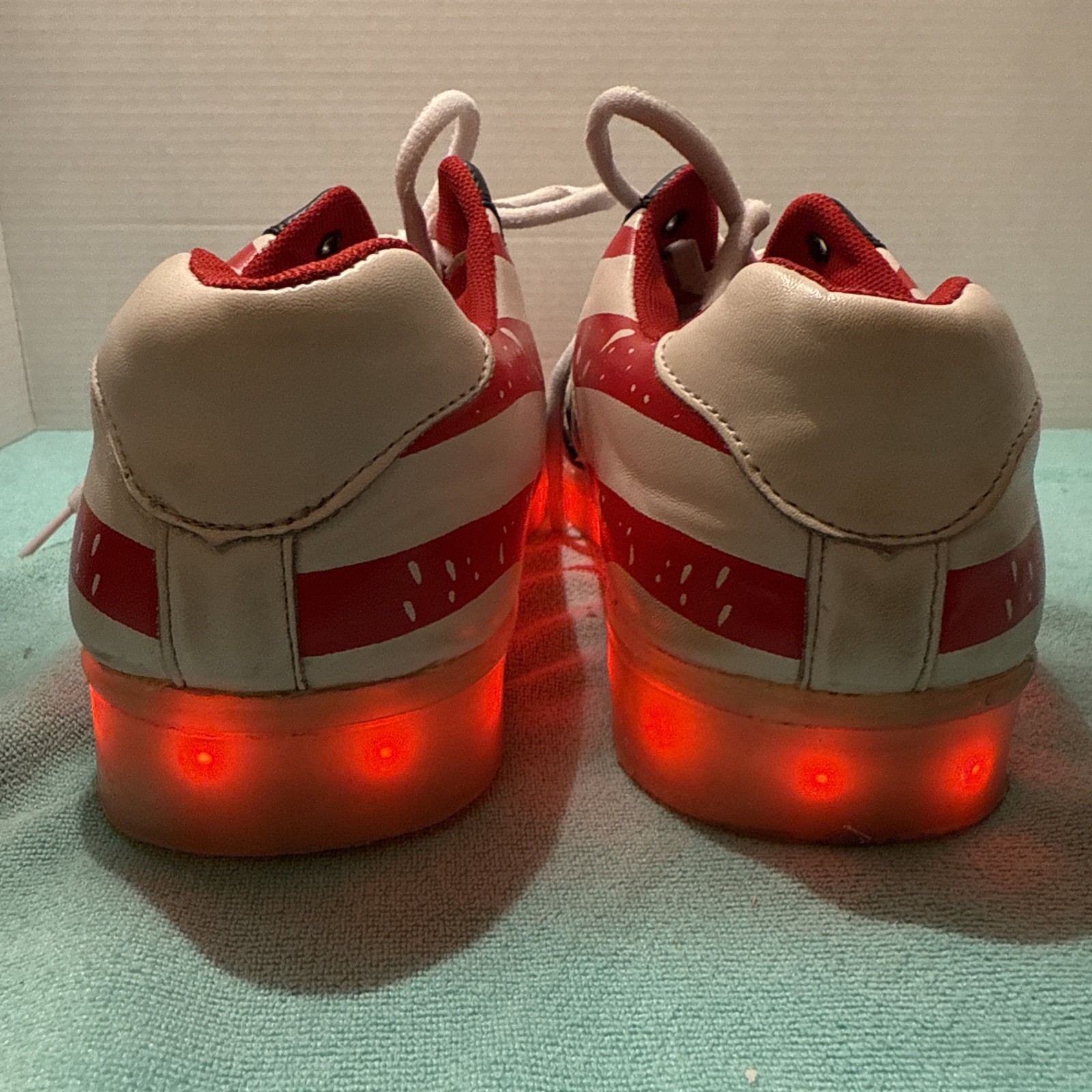 uruoi Light Up Shoes USA American Flag LED Sneakers Size 9.5 Comes w/Charger